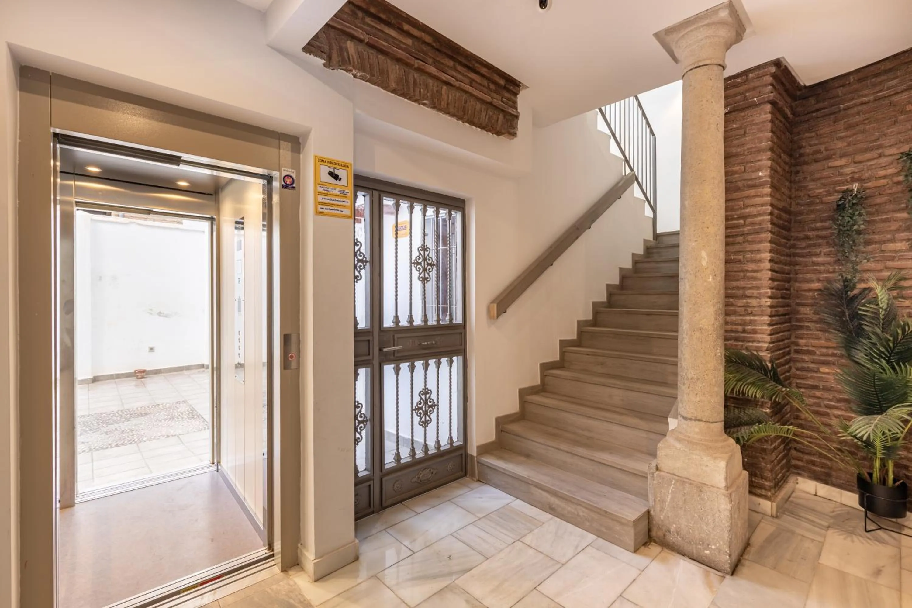 Facade/entrance in Apartamentos Realejo Granada Centro 3000