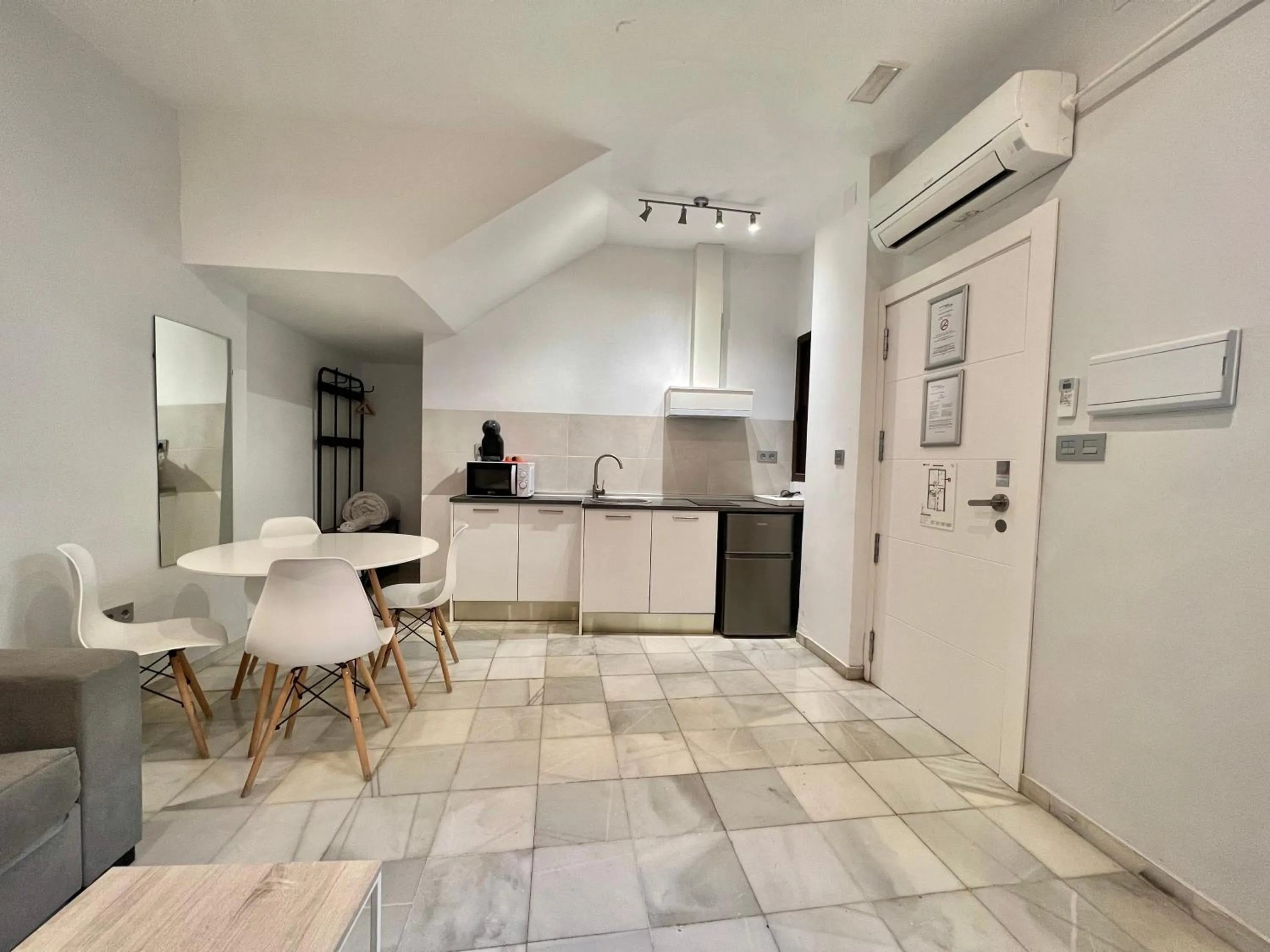 Kitchen or kitchenette in Apartamentos Realejo Granada Centro 3000