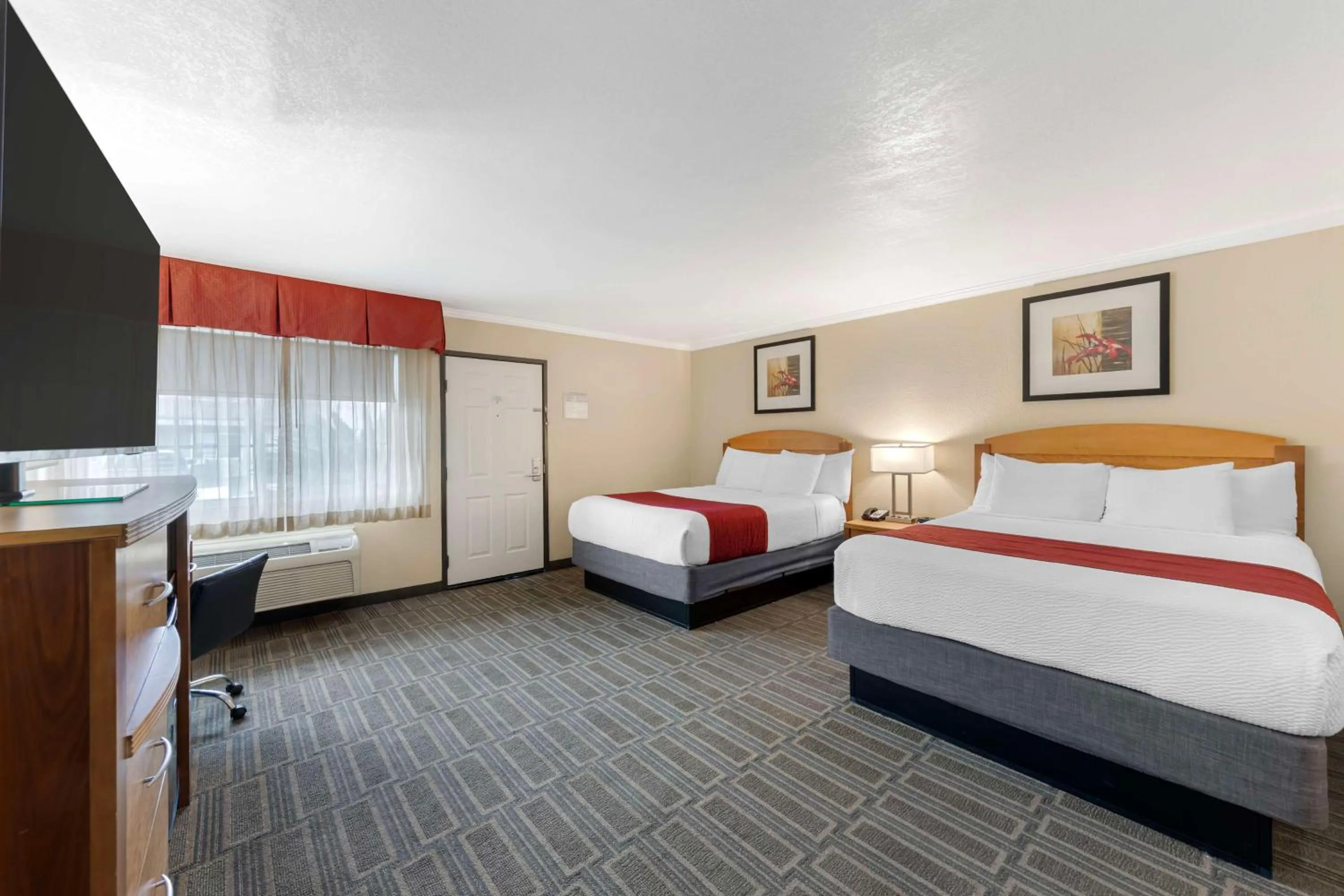 Bedroom, Bed in Best Western Plus Ontario Airport & Convention Center