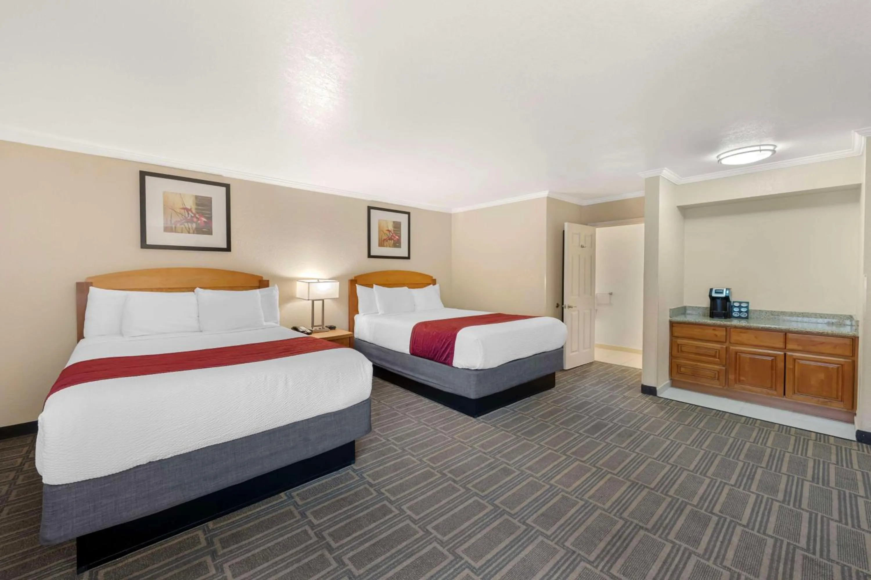 Bedroom, Bed in Best Western Plus Ontario Airport & Convention Center
