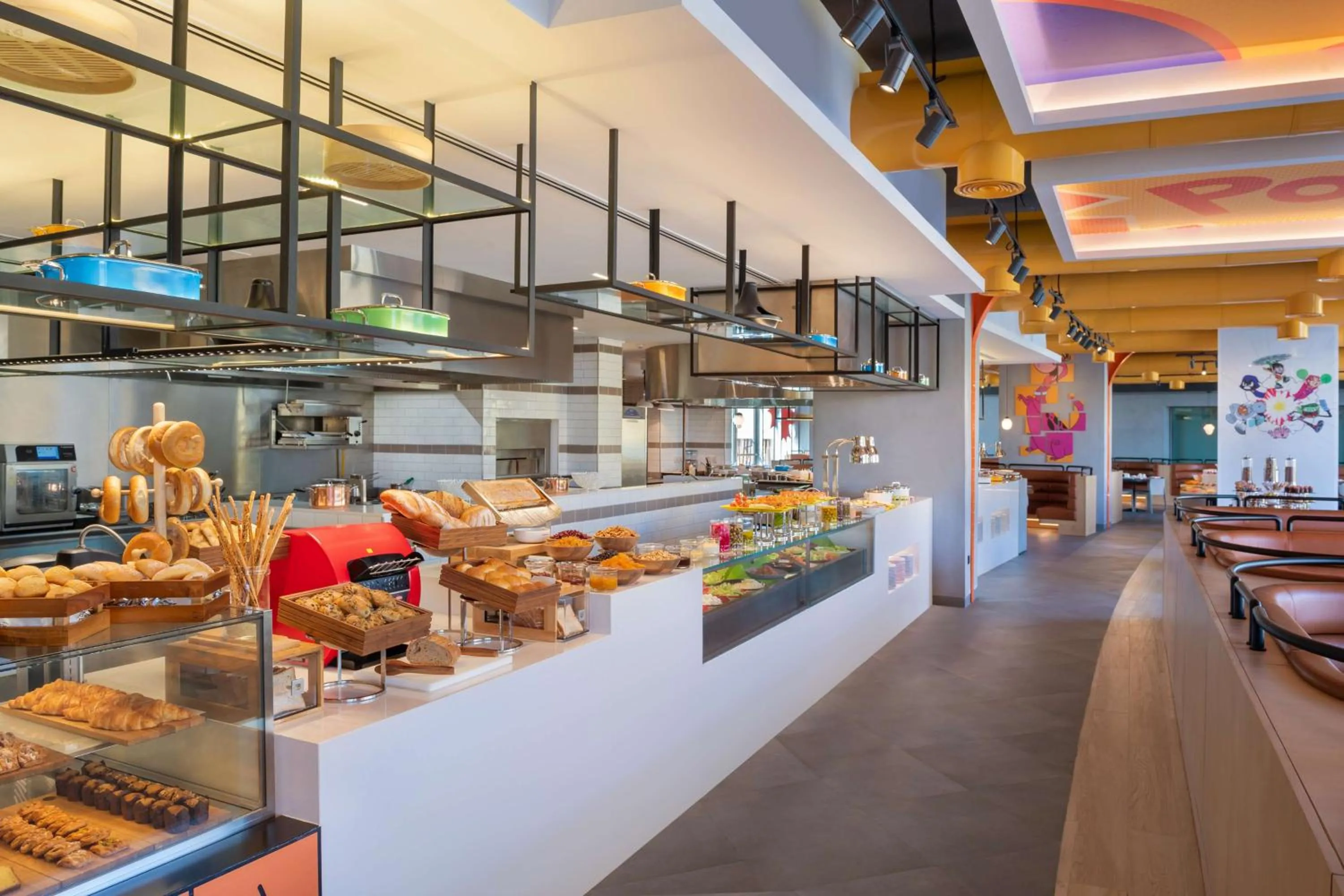 Restaurant/places to eat in The WB Abu Dhabi, Curio Collection By Hilton