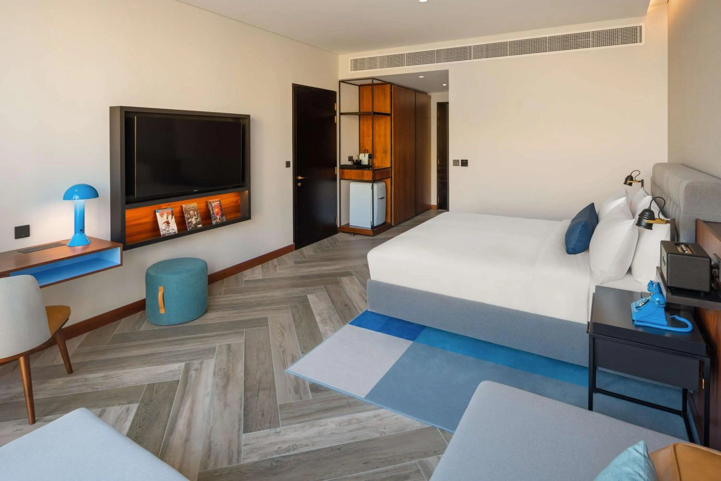 TV and multimedia, Bed in The WB Abu Dhabi, Curio Collection By Hilton