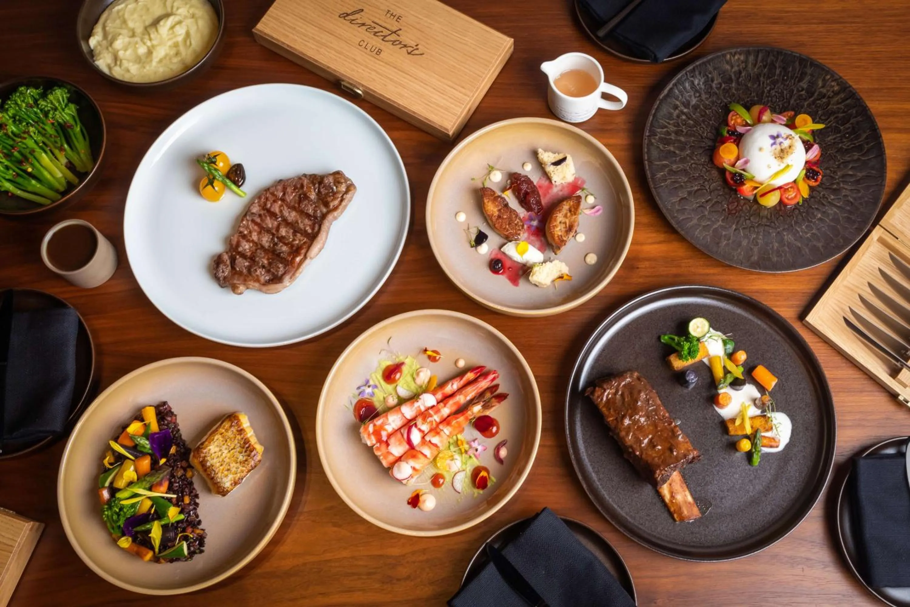 Restaurant/places to eat in The WB Abu Dhabi, Curio Collection By Hilton