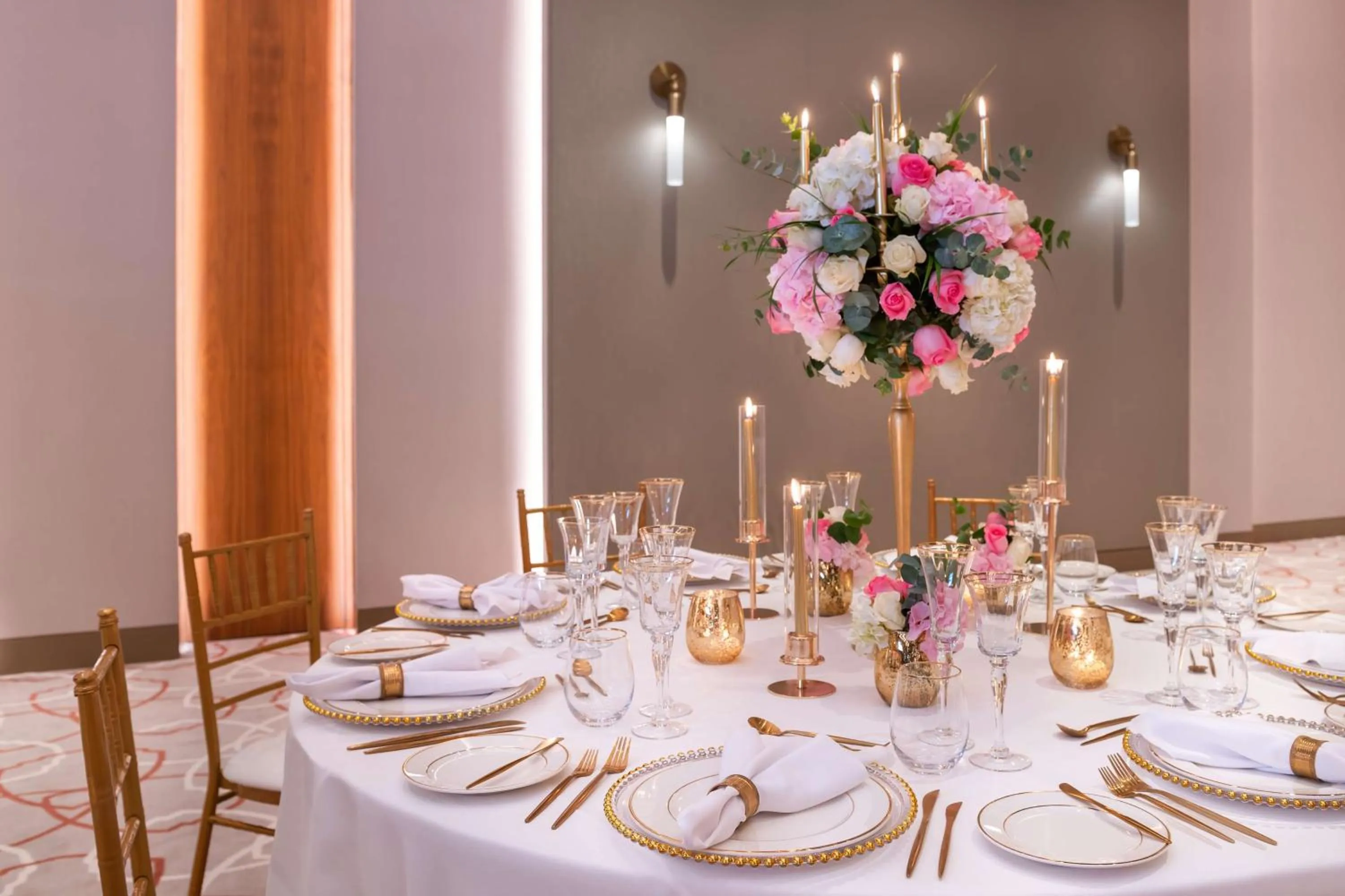 Meeting/conference room in The WB Abu Dhabi, Curio Collection By Hilton