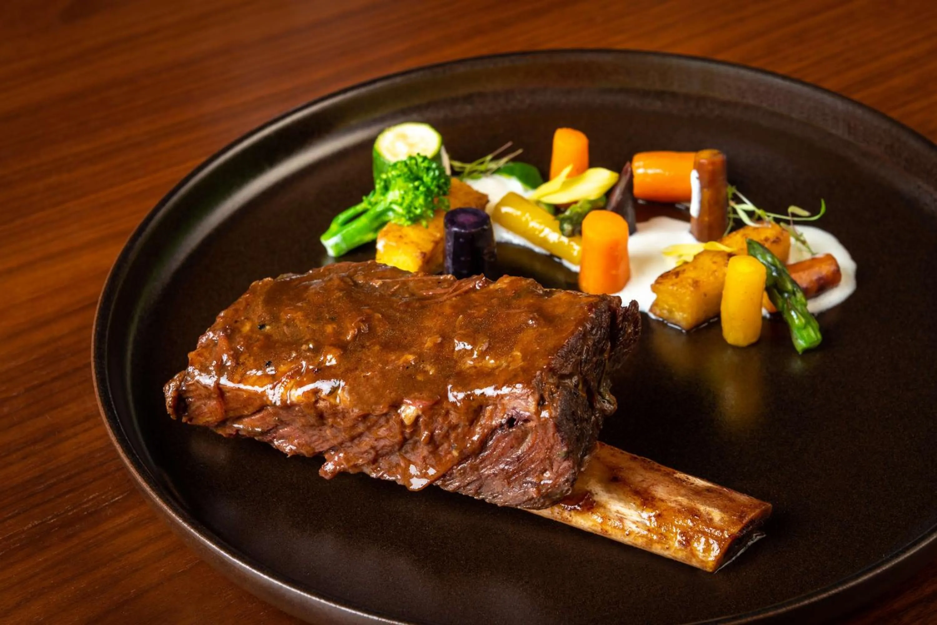 Dining area in The WB Abu Dhabi, Curio Collection By Hilton