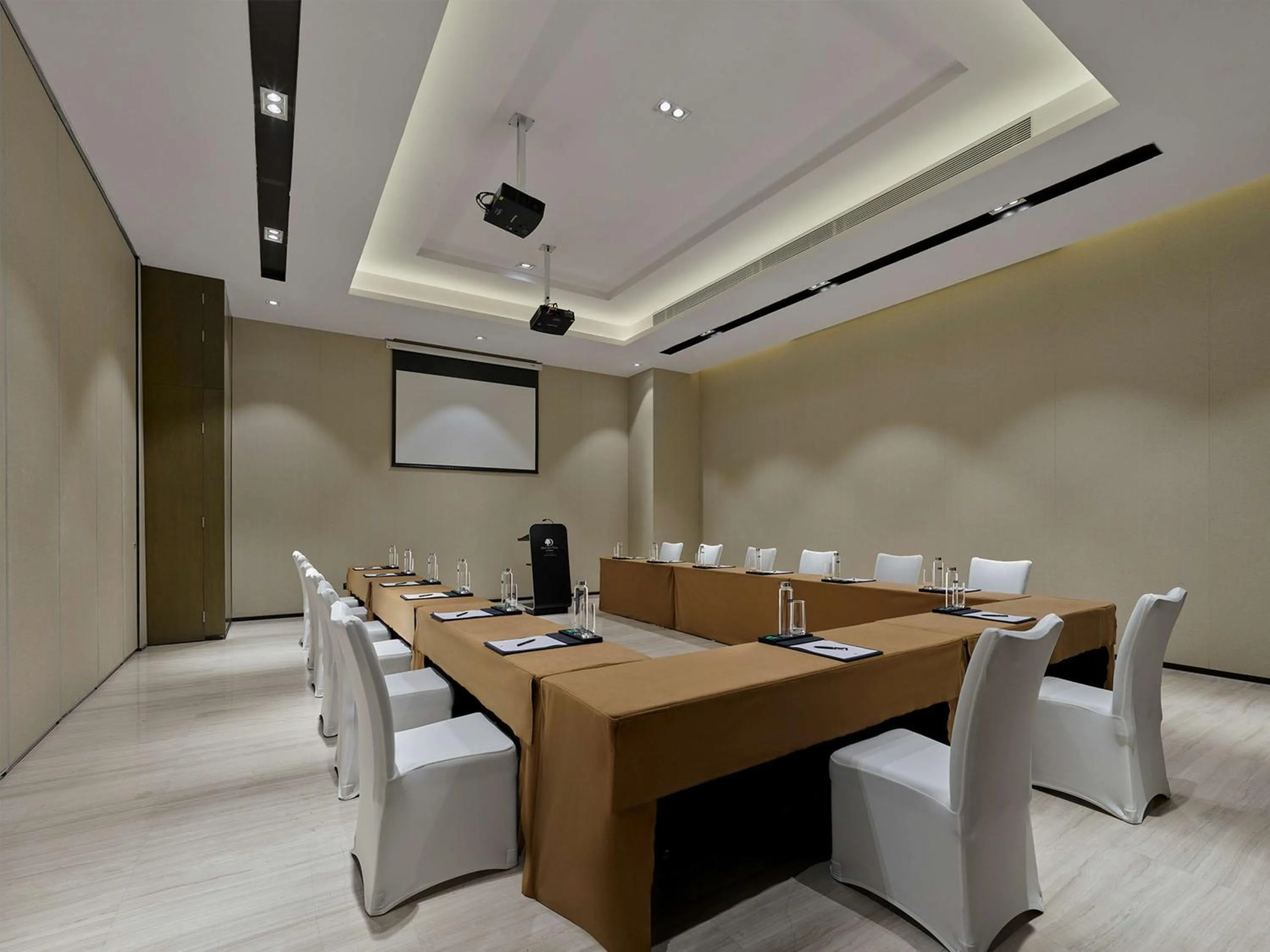 Meeting/conference room in Doubletree By Hilton Quzhou