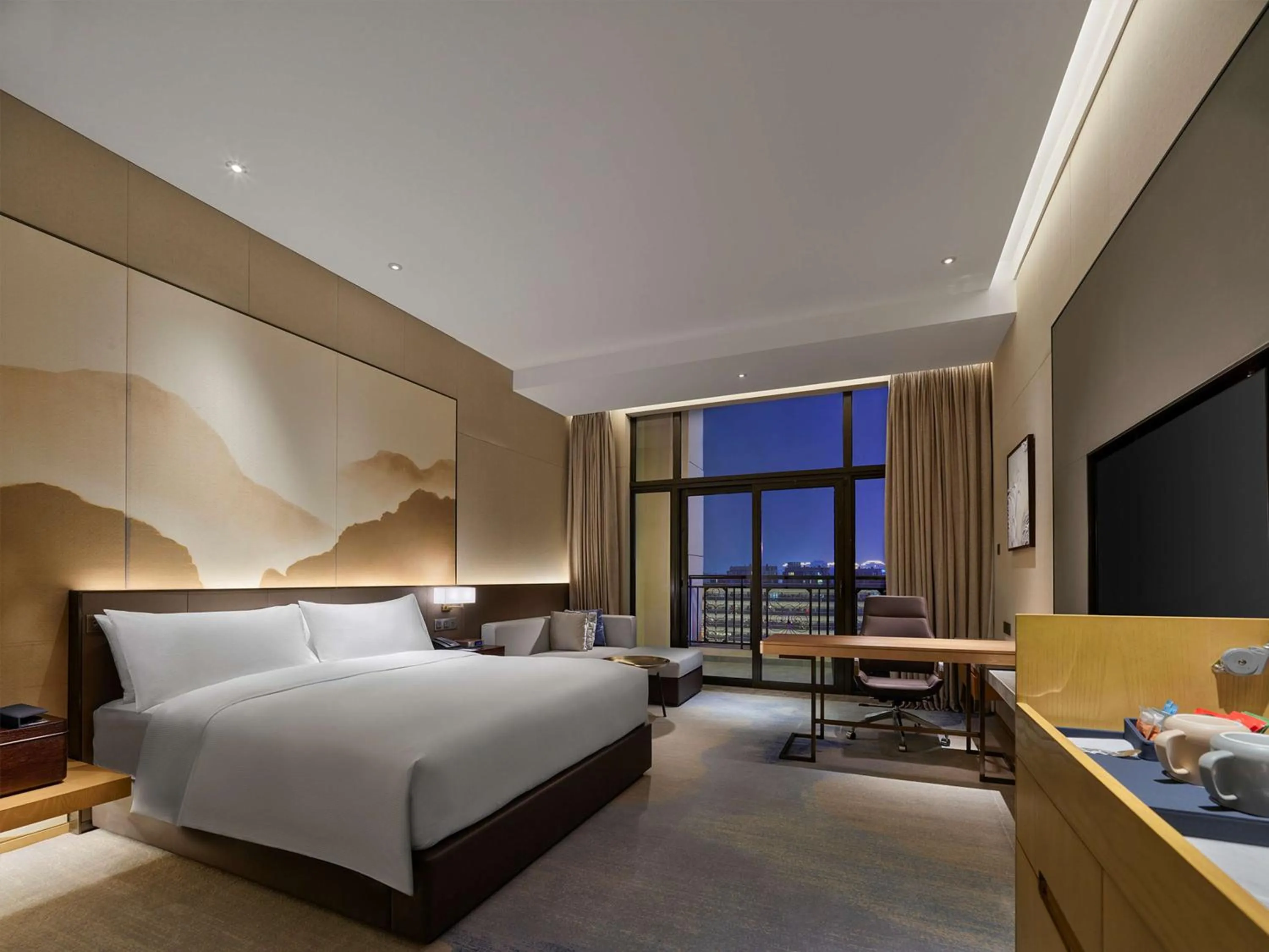 Bedroom, Bed in Doubletree By Hilton Quzhou
