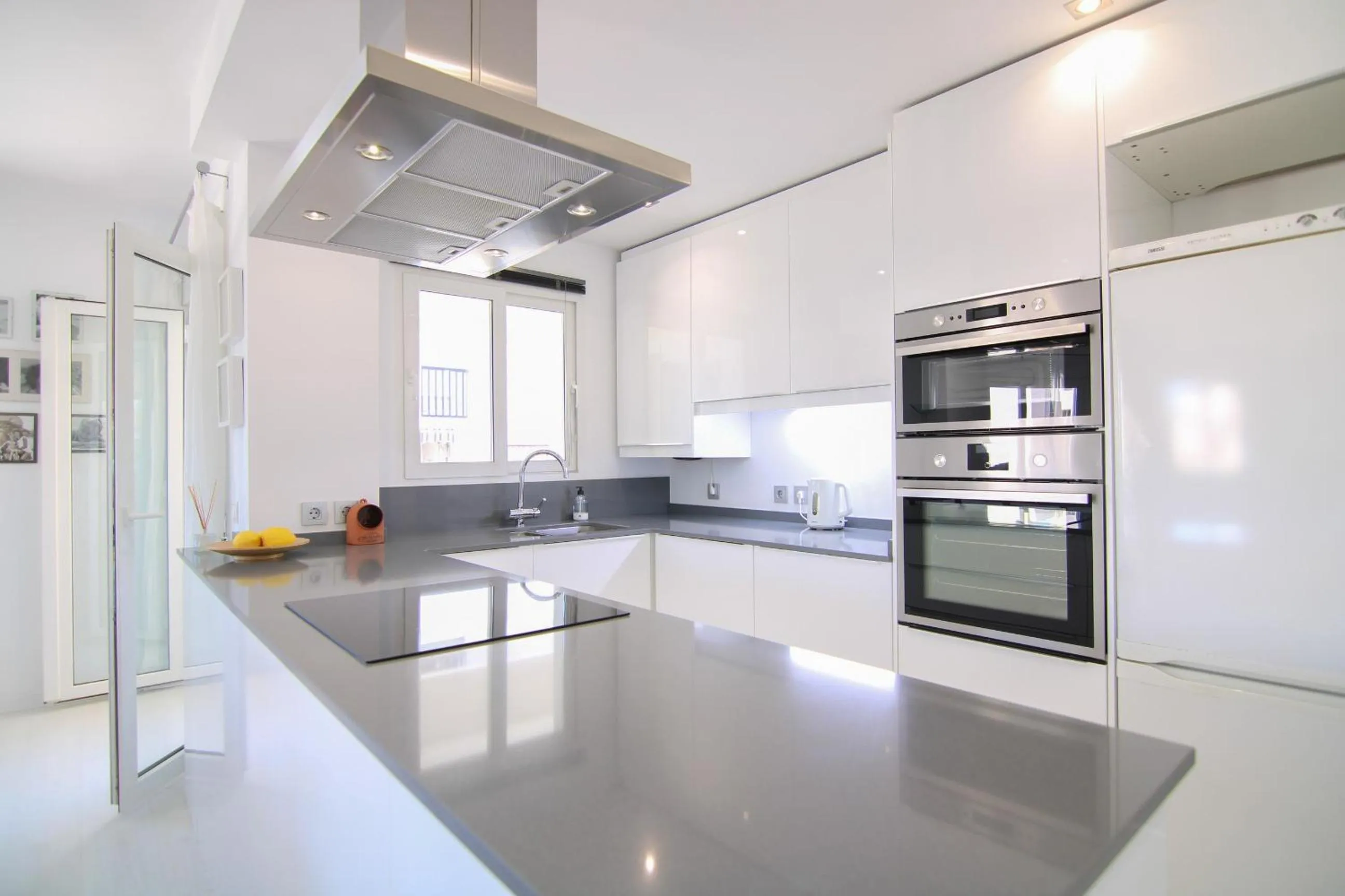 Apartamento con piscina en el centro de Calpe - PUEBLOMAR