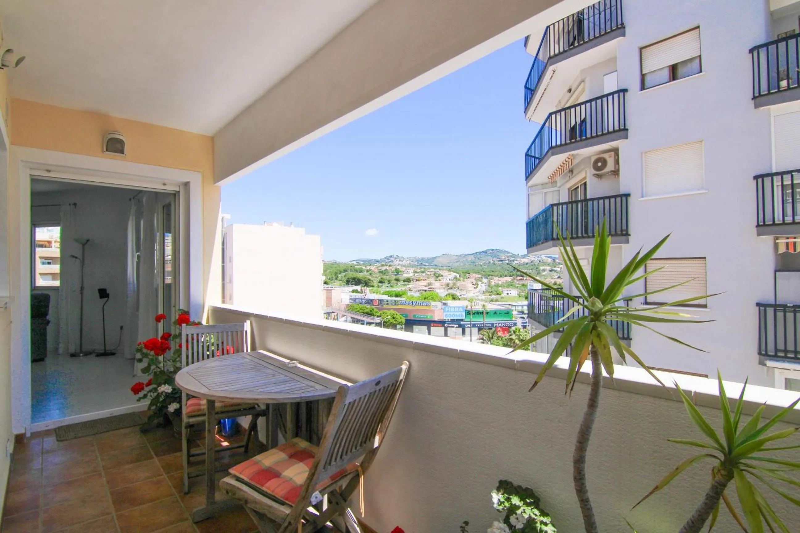 Apartamento con piscina en el centro de Calpe - PUEBLOMAR