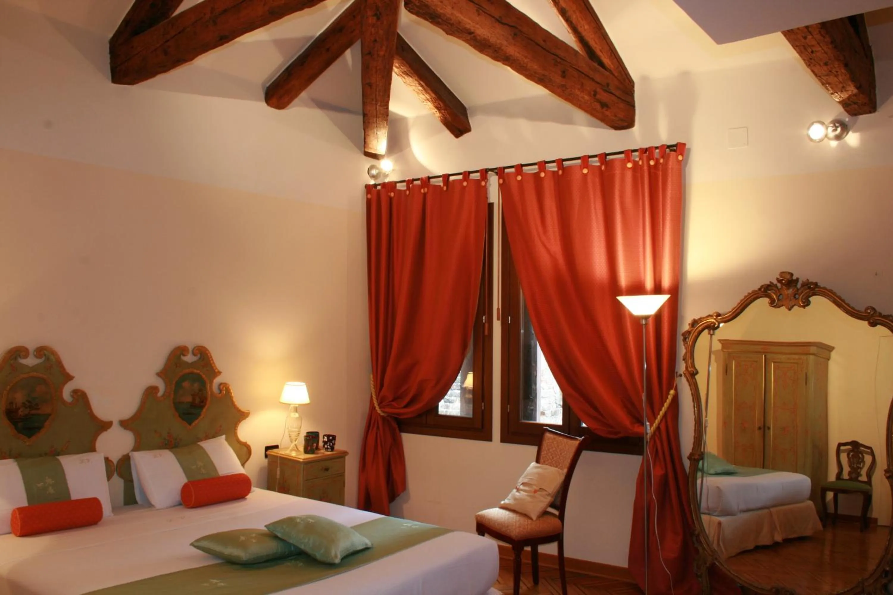 Photo of the whole room, Bed in La Villeggiatura