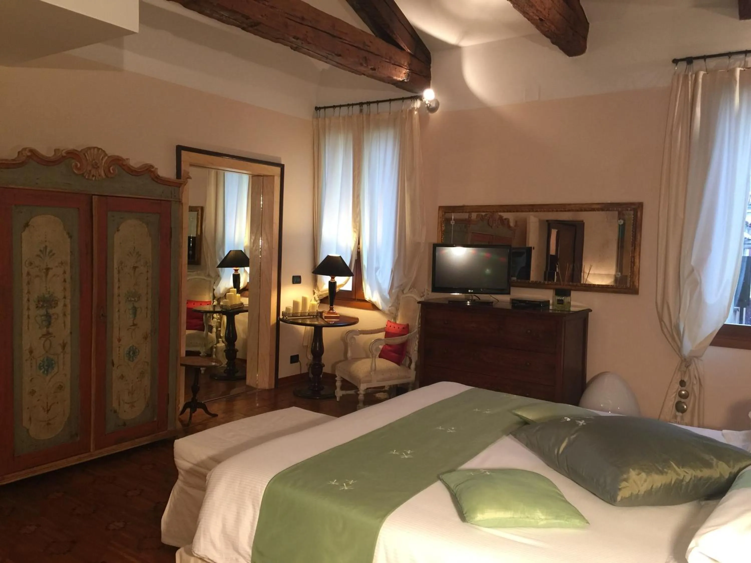 Photo of the whole room, Bed in La Villeggiatura