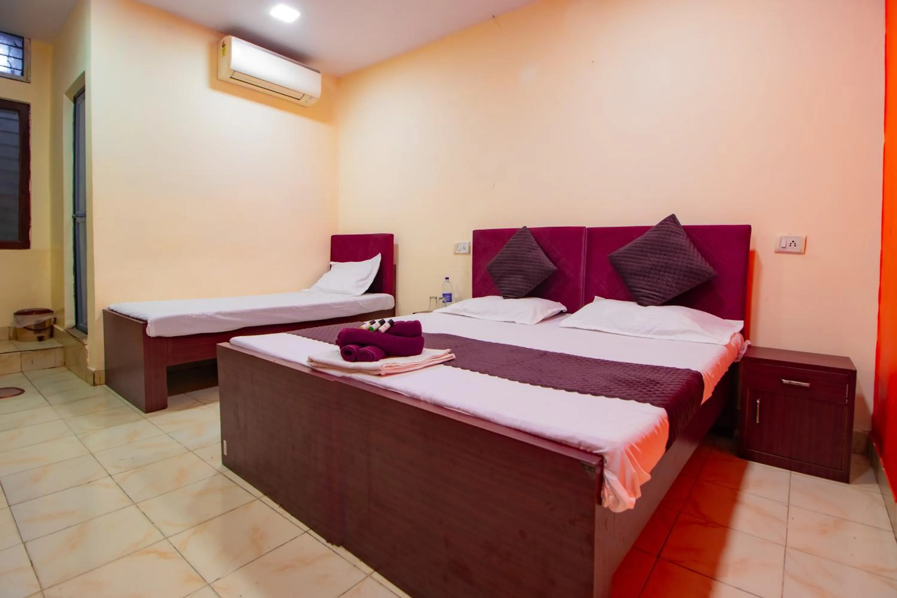 Bedroom, Bed in Hotel Ashirwad