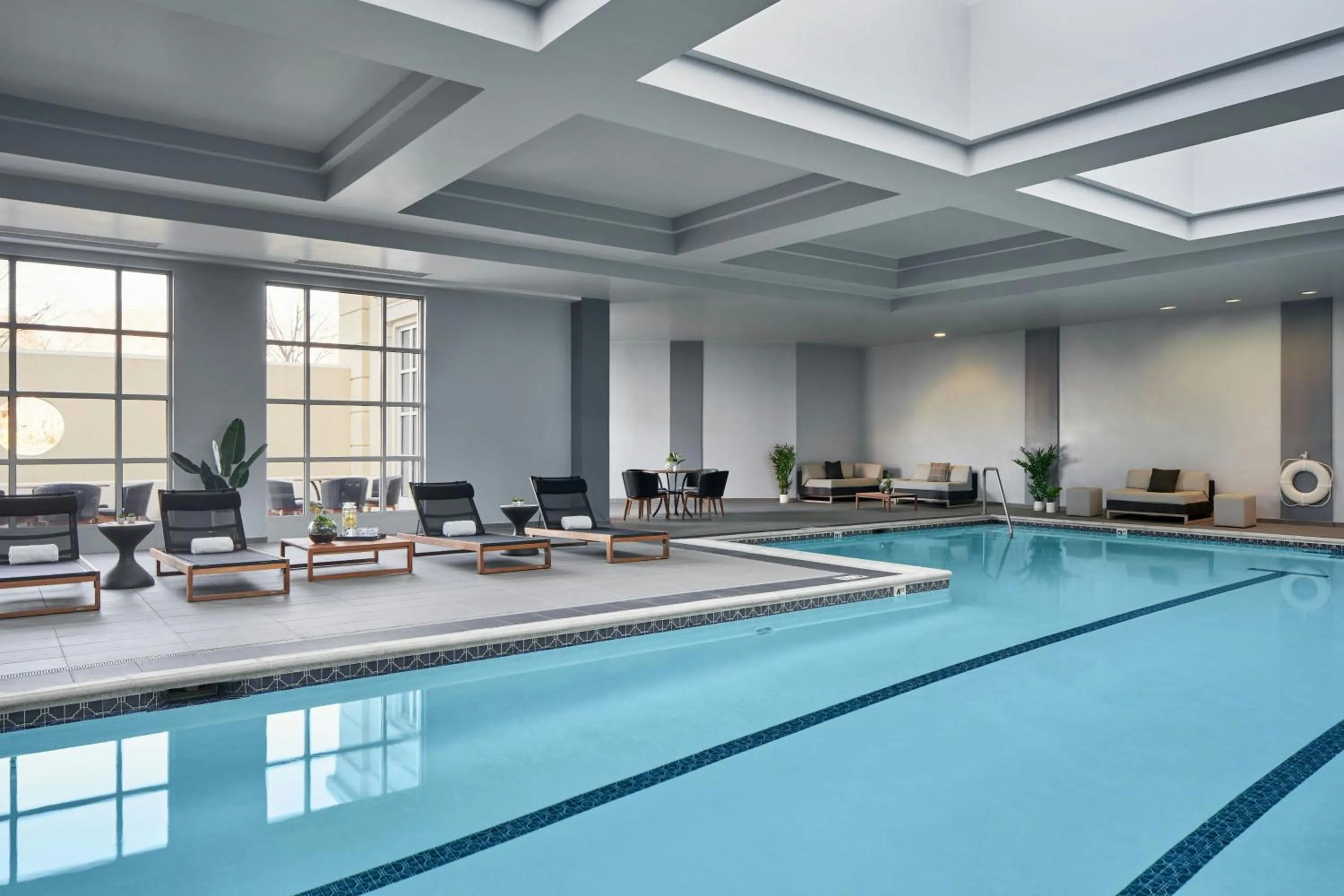 Swimming pool in Mystic Marriott Hotel and Spa