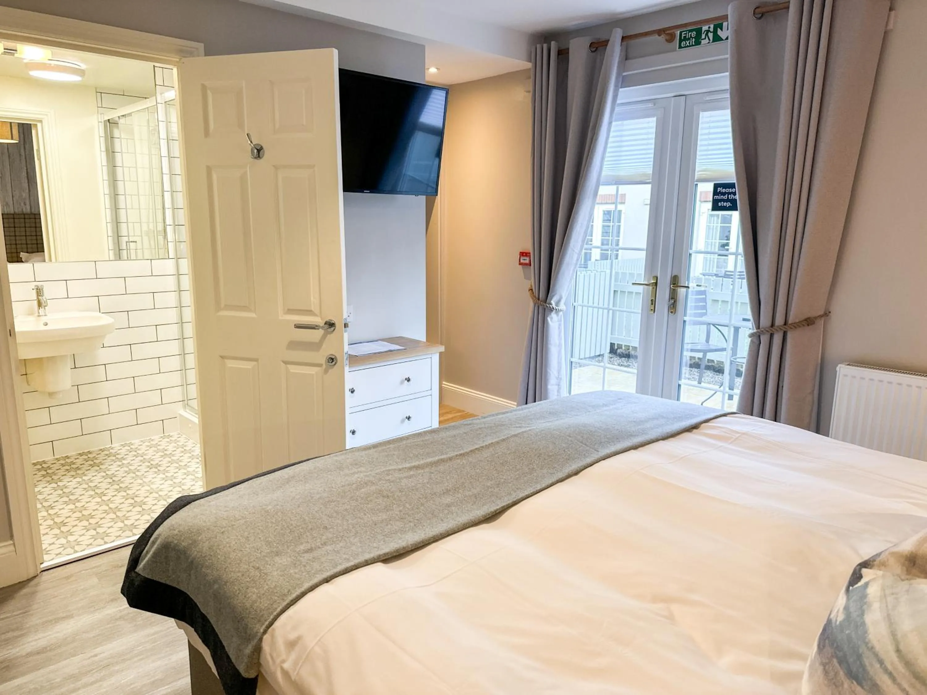 Photo of the whole room, Bed in Beach House Hotel