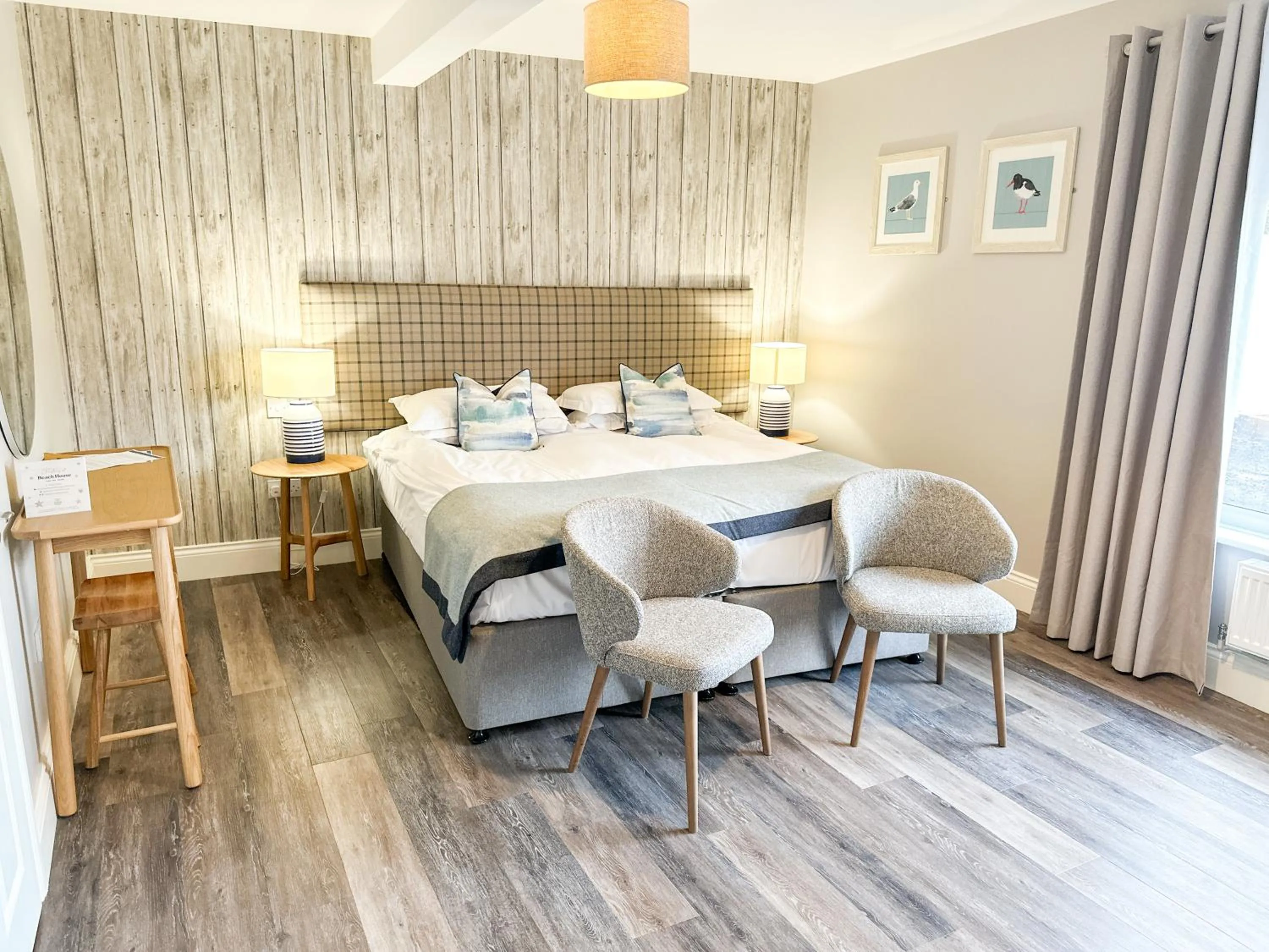 Bedroom, Bed in Beach House Hotel