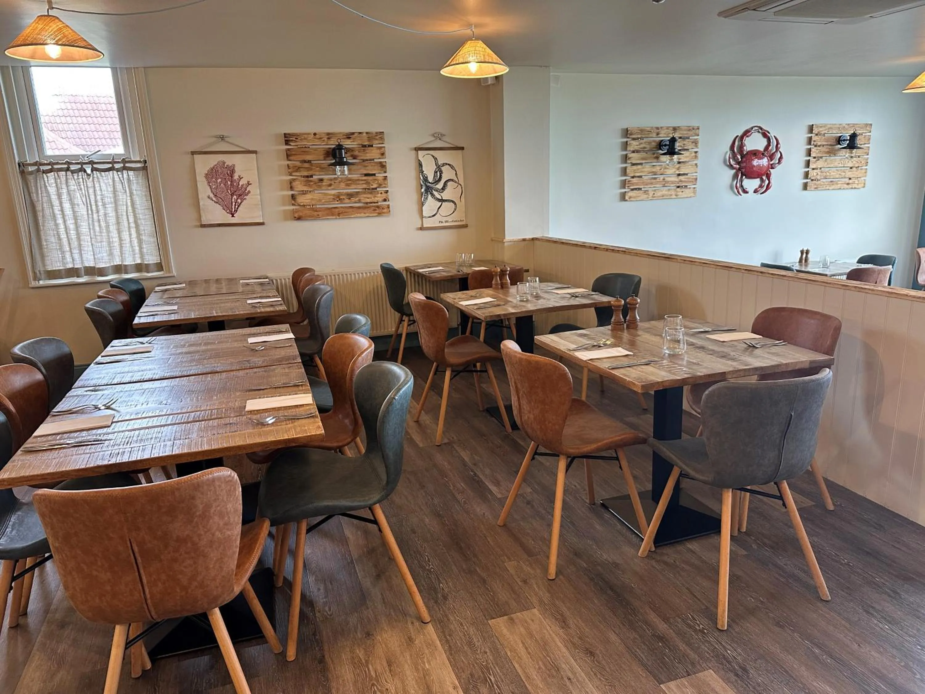 Restaurant/places to eat in Beach House Hotel