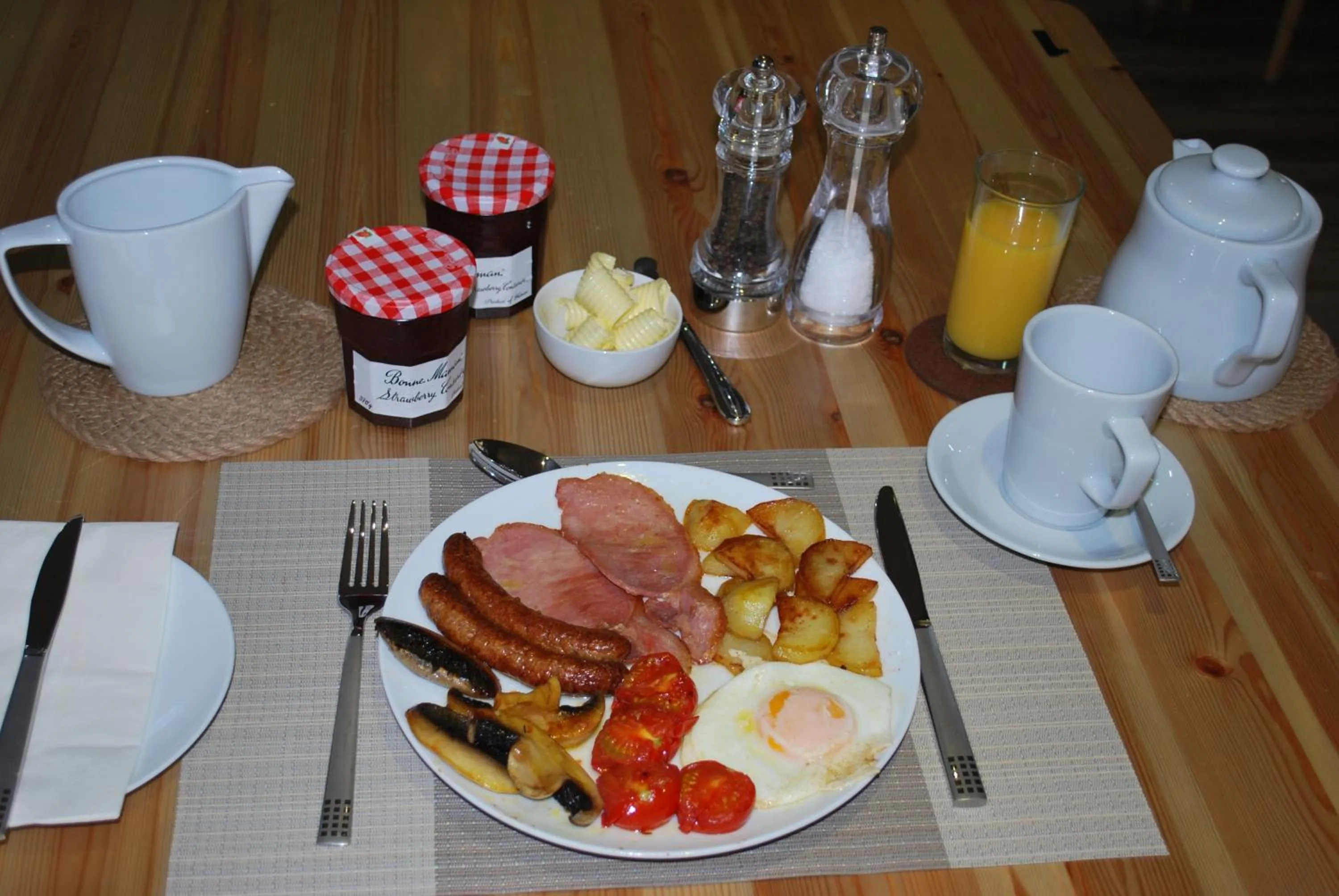 Breakfast in Hillcroft Luxury Bed & Breakfast