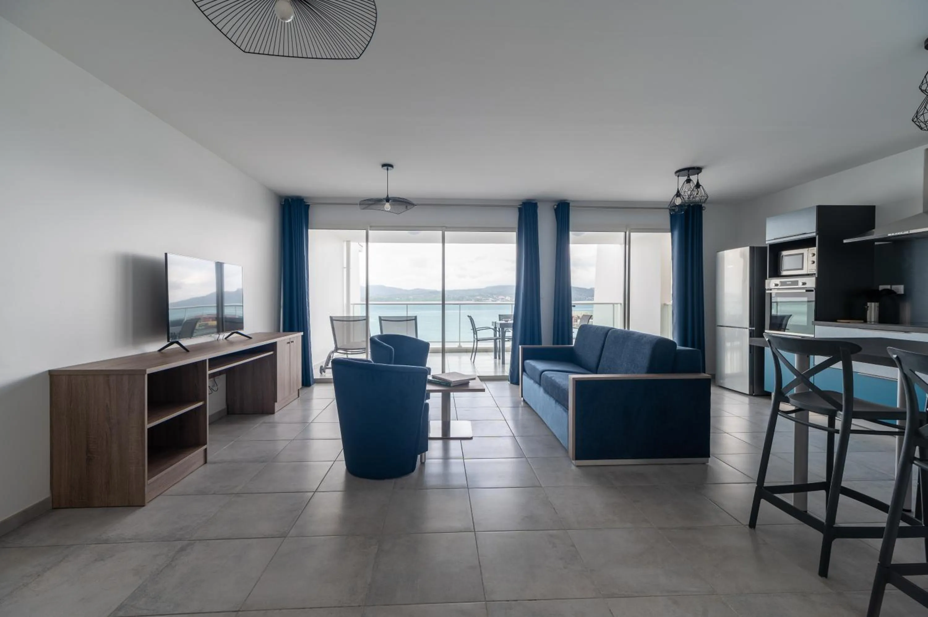 TV and multimedia in B&B HOME Fort-de-France Marina