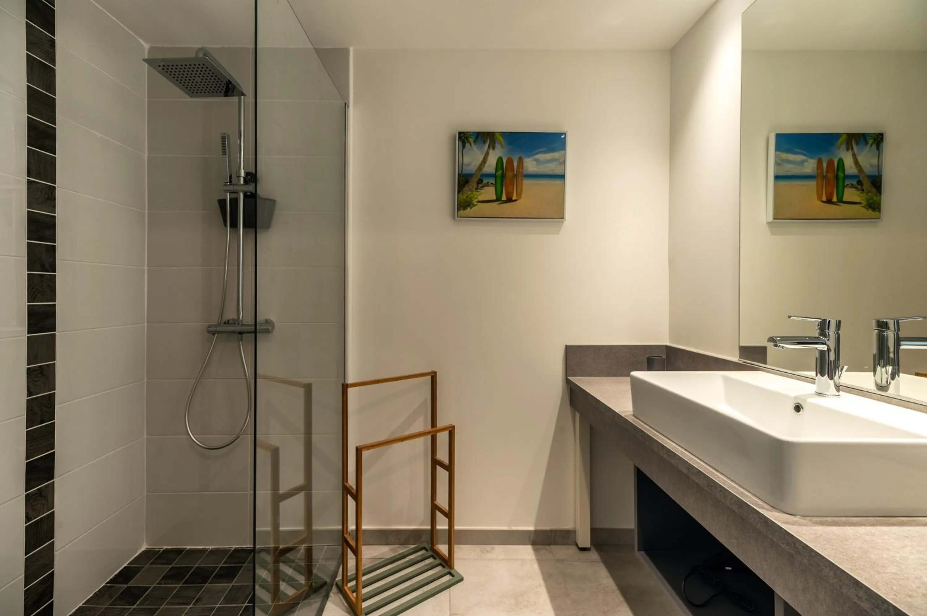 Shower in B&B HOME Fort-de-France Marina