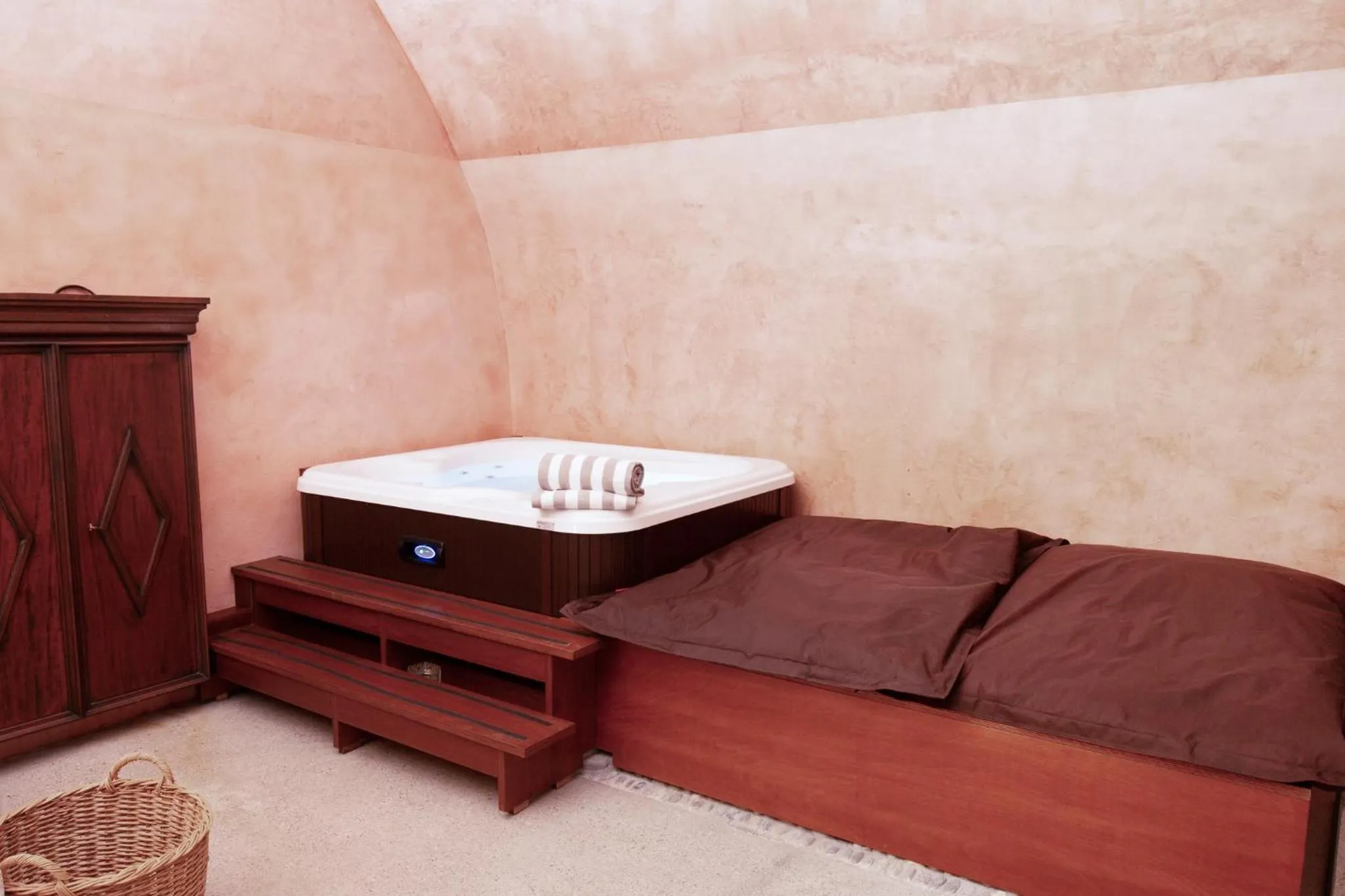 Hot Tub, Bed in Residence Corte San Carlo