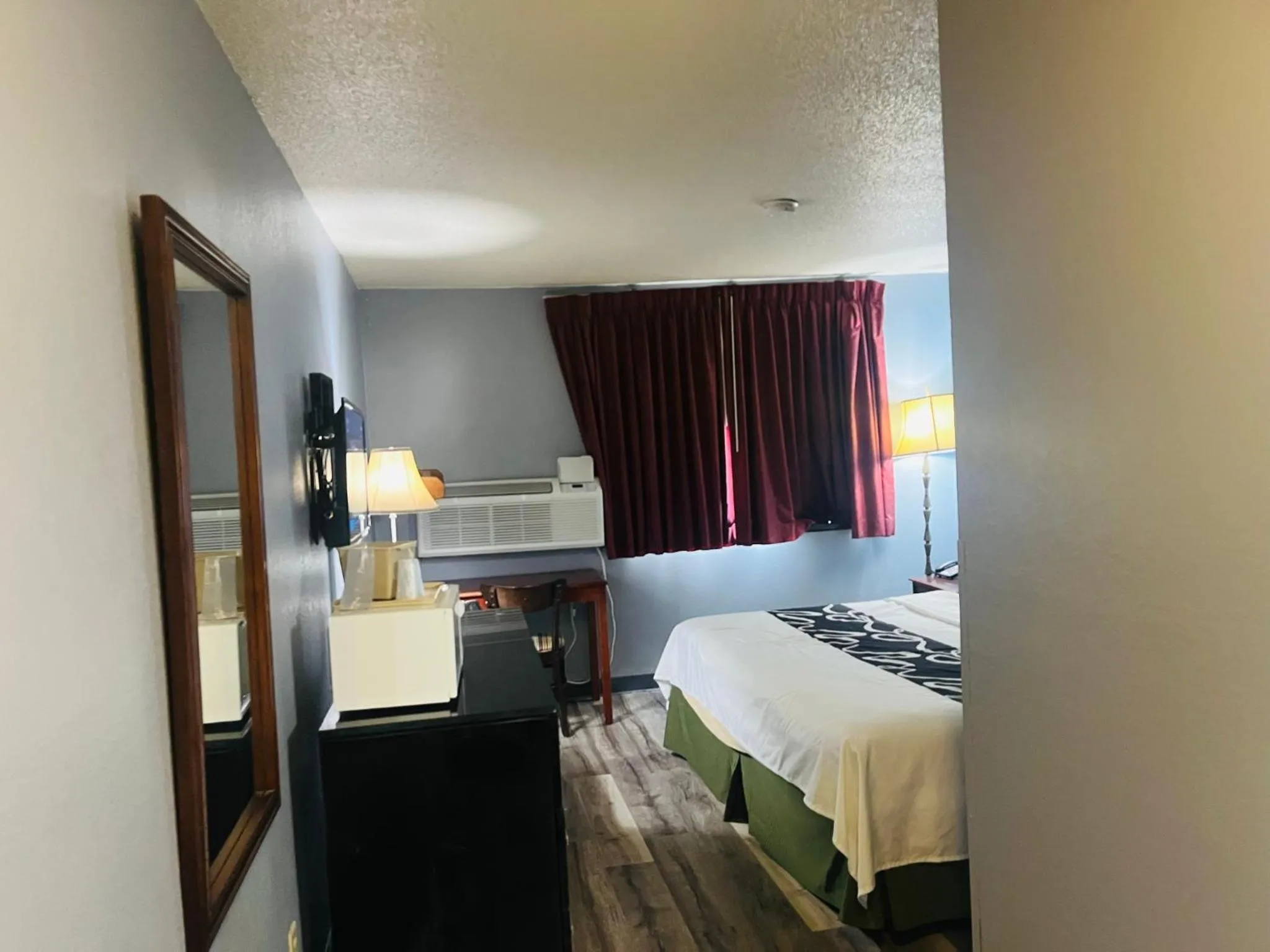 Photo of the whole room, Bed in Rodeway Inn Whitehall