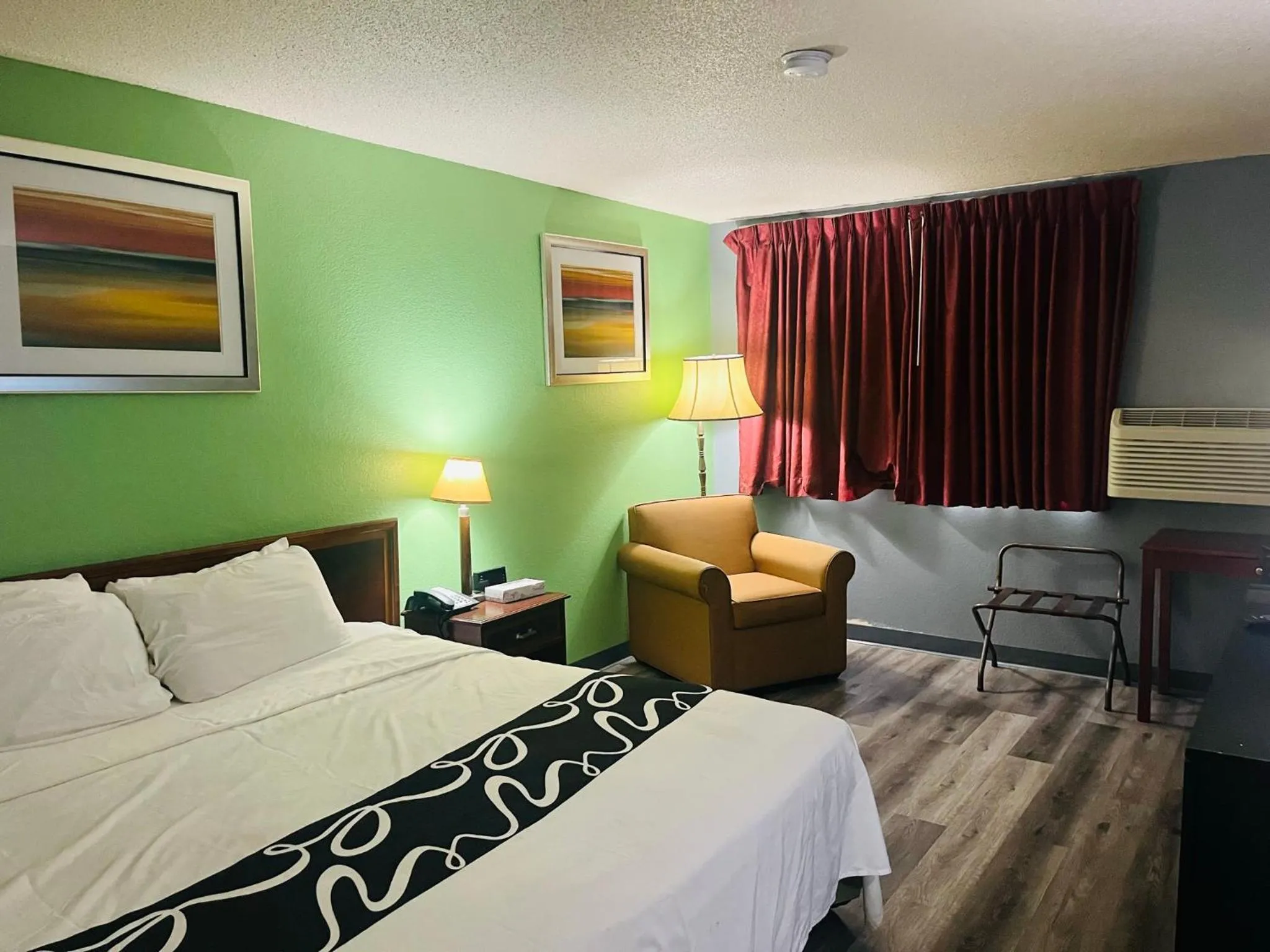 Bedroom, Bed in Rodeway Inn Whitehall