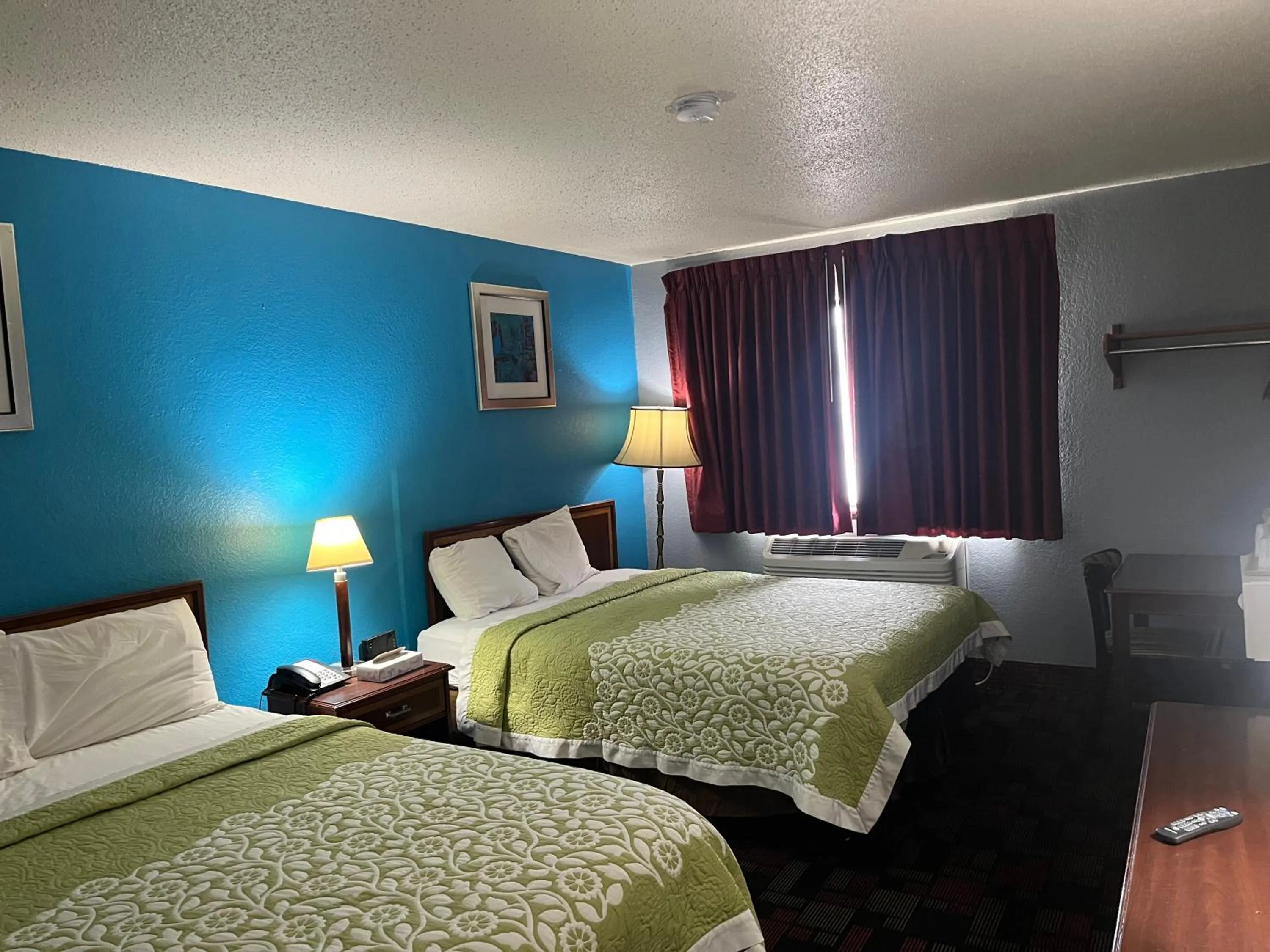 Photo of the whole room, Bed in Rodeway Inn Whitehall