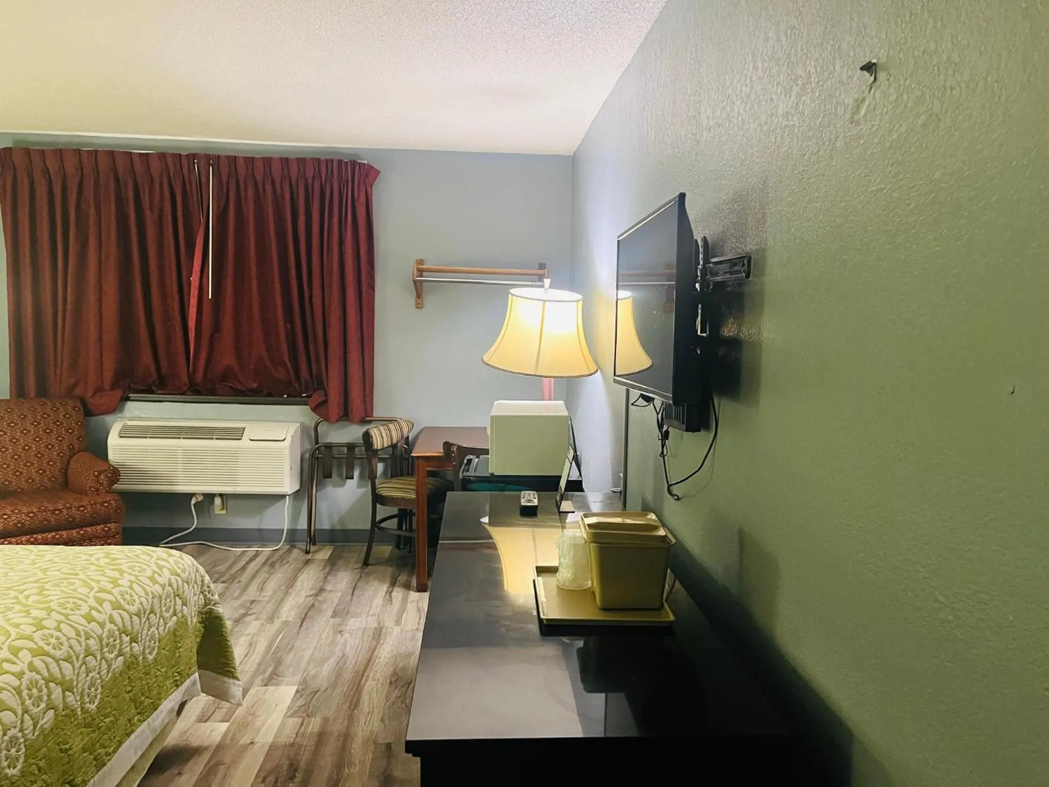 Photo of the whole room, Bed in Rodeway Inn Whitehall