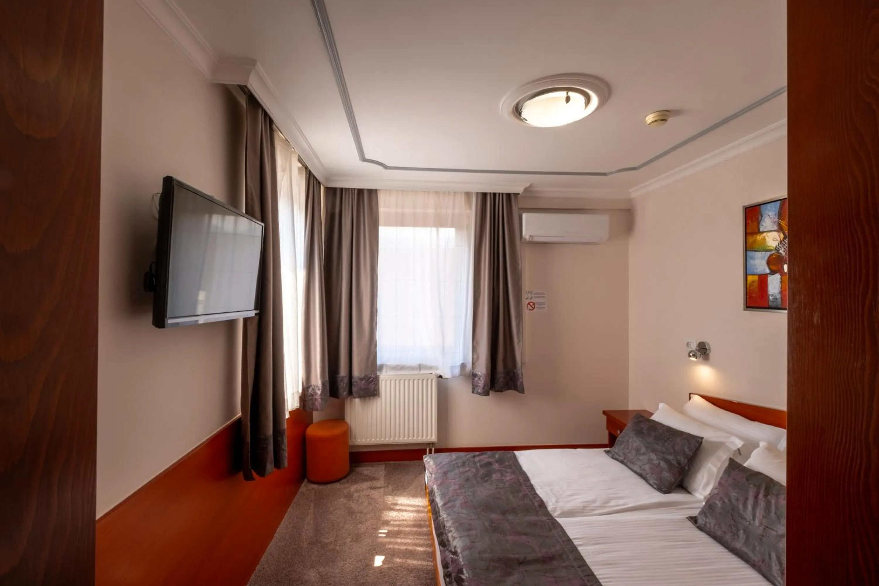 TV and multimedia, Bed in Hotel Bosna 1