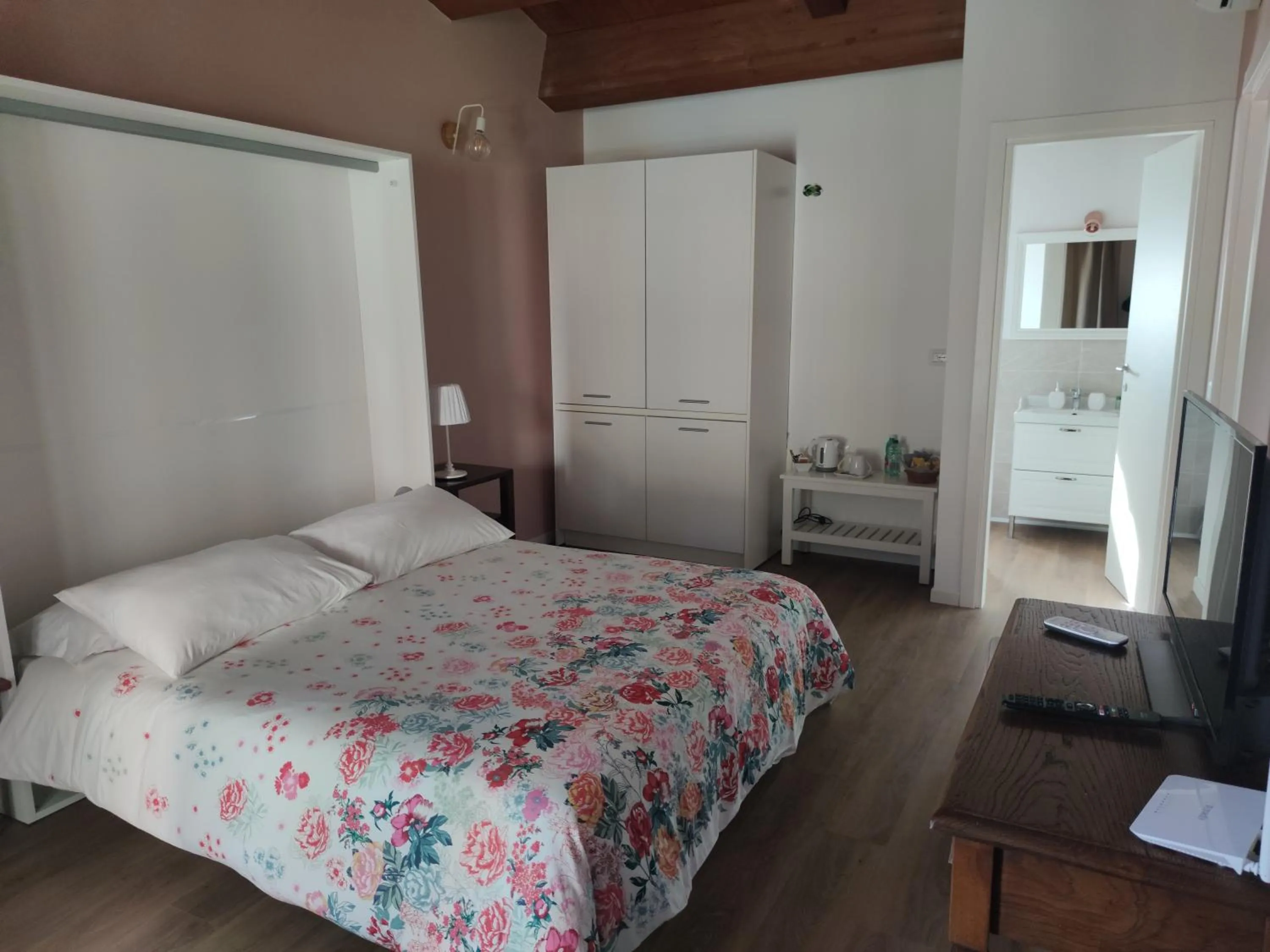 Photo of the whole room, Bed in Albergo Diffuso Borgo Retrosi di Amatrice