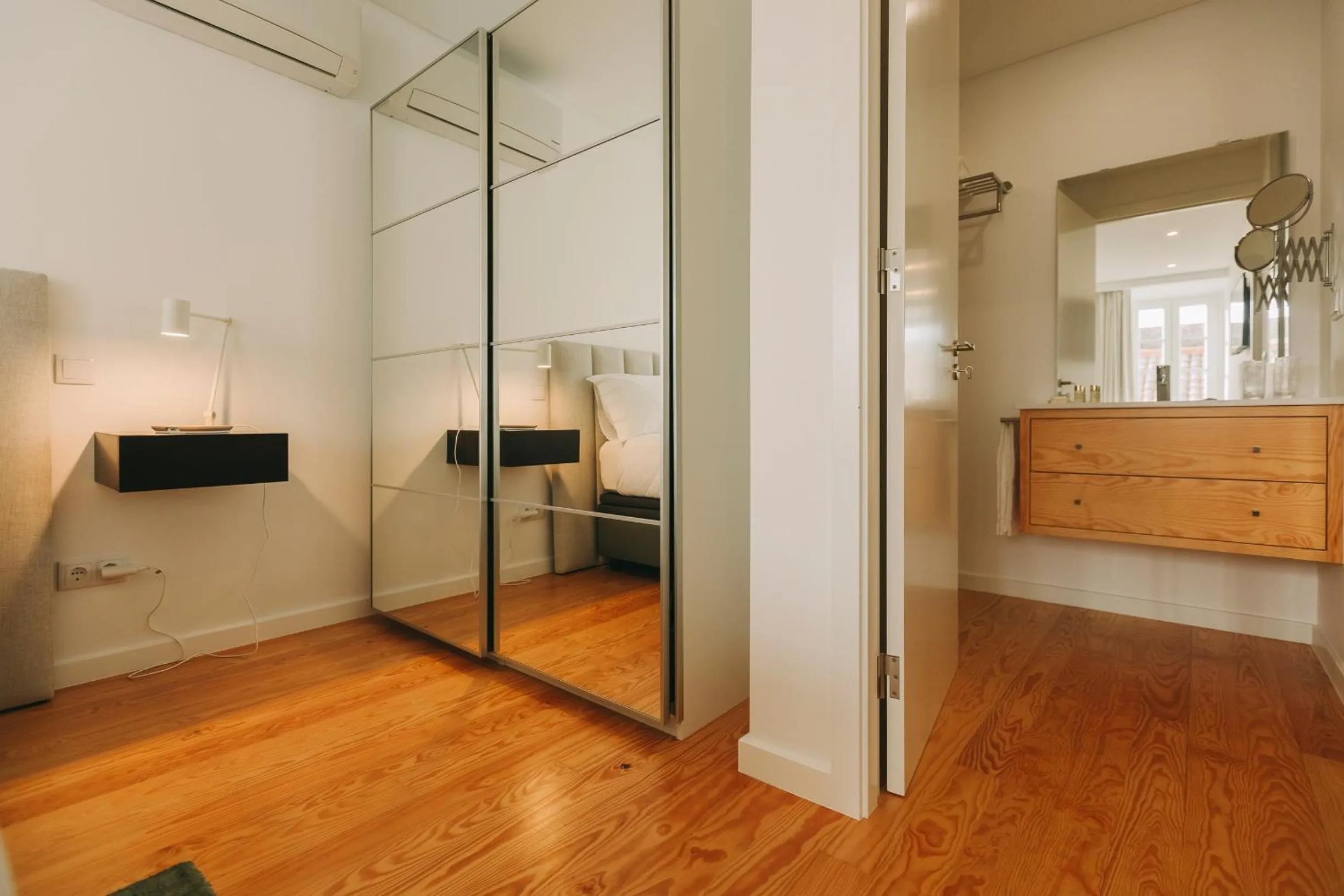 wardrobe in Azores Inn - Family Suites