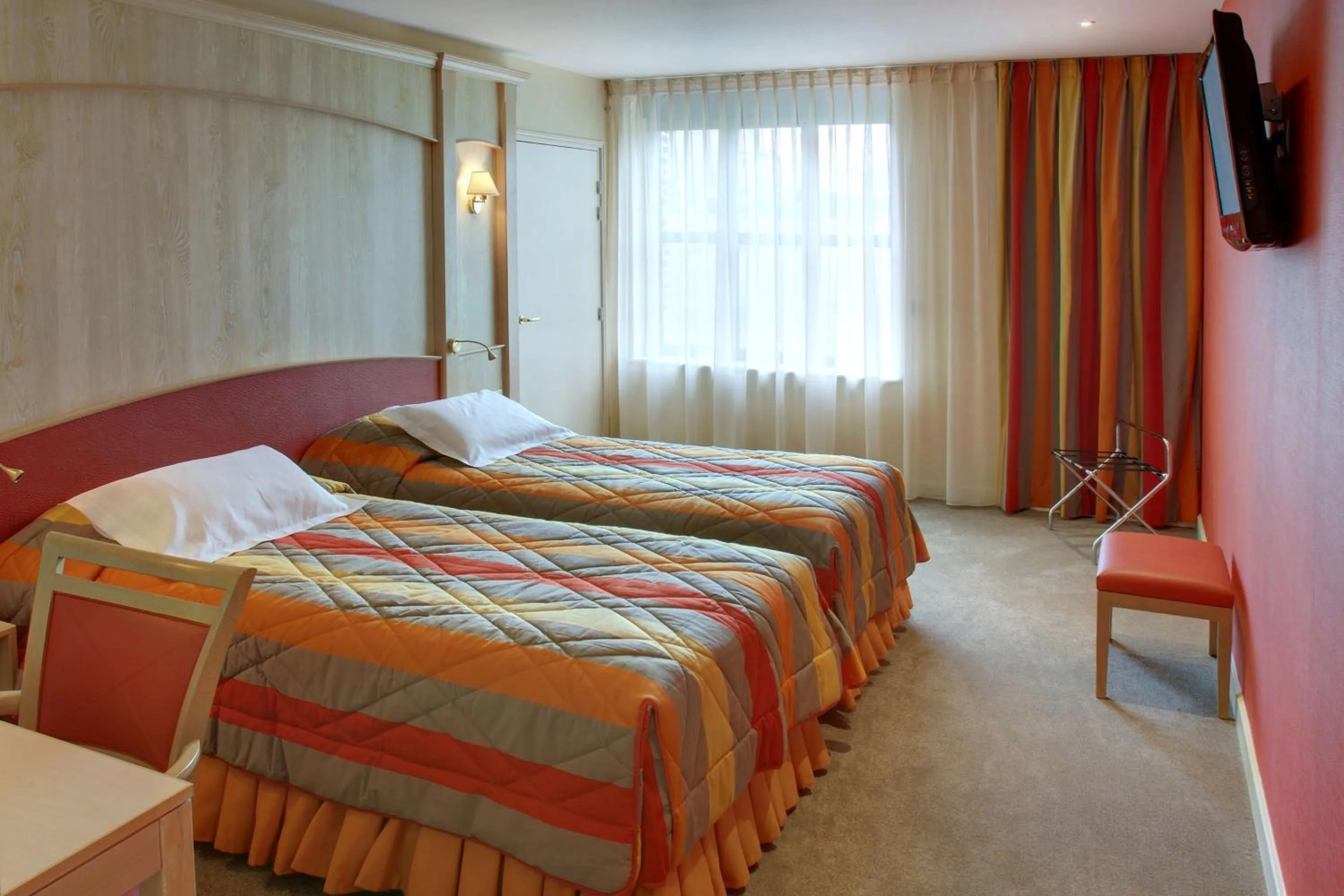 Photo of the whole room, Bed in Best Western La Metairie