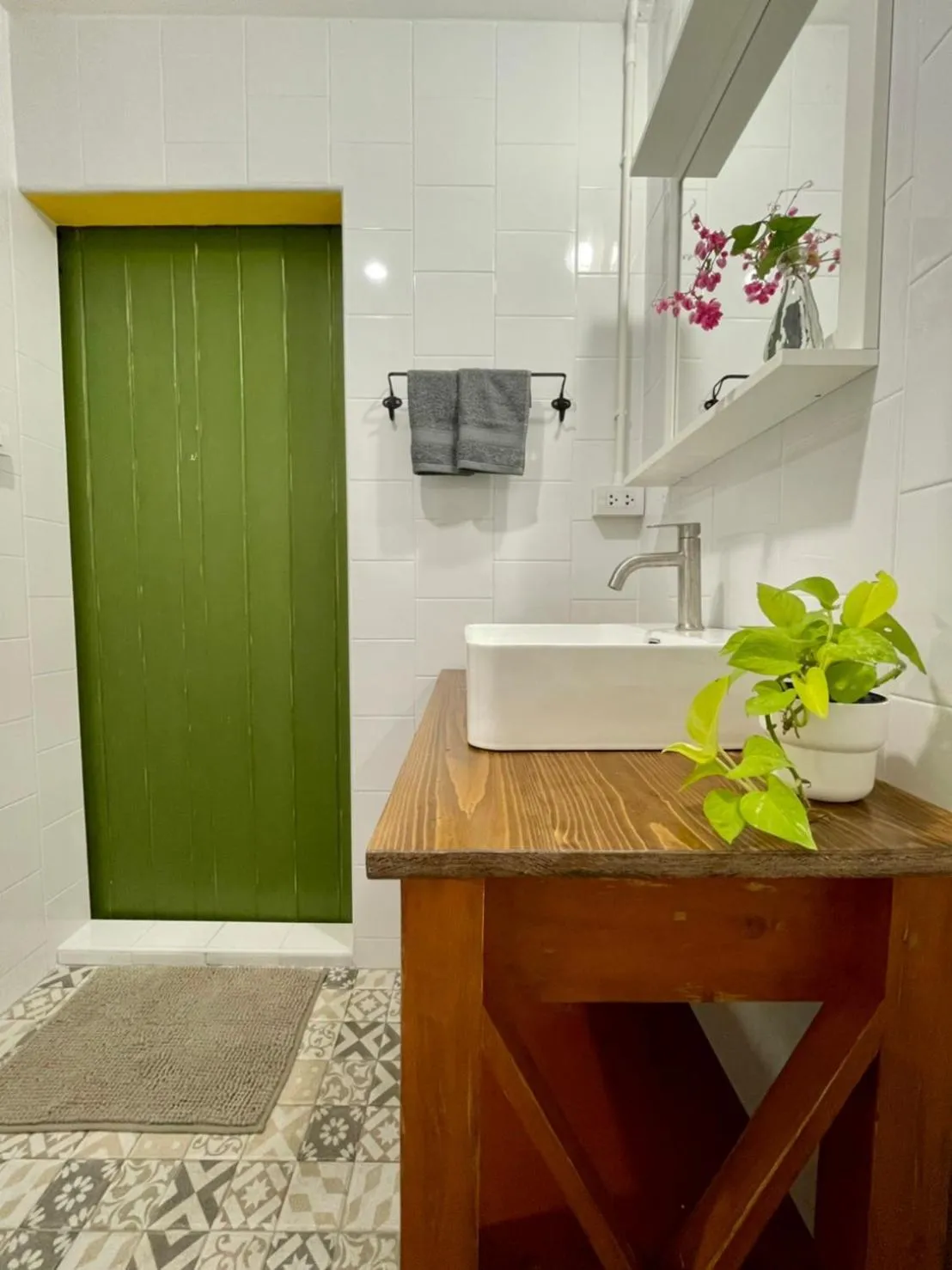 Grasshopper Bed and Cafe