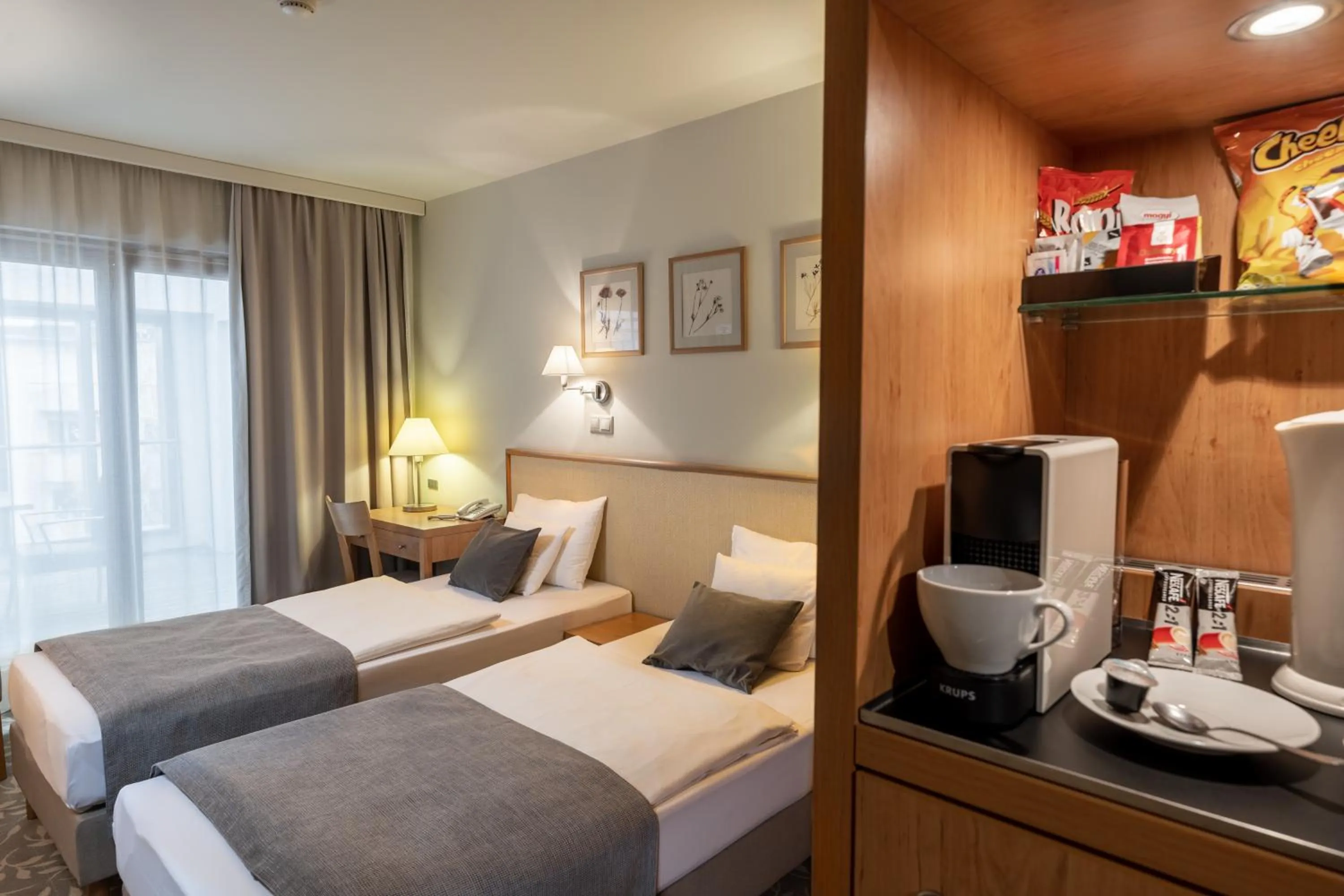 Coffee/tea facilities, Bed in Hotel Castle Garden