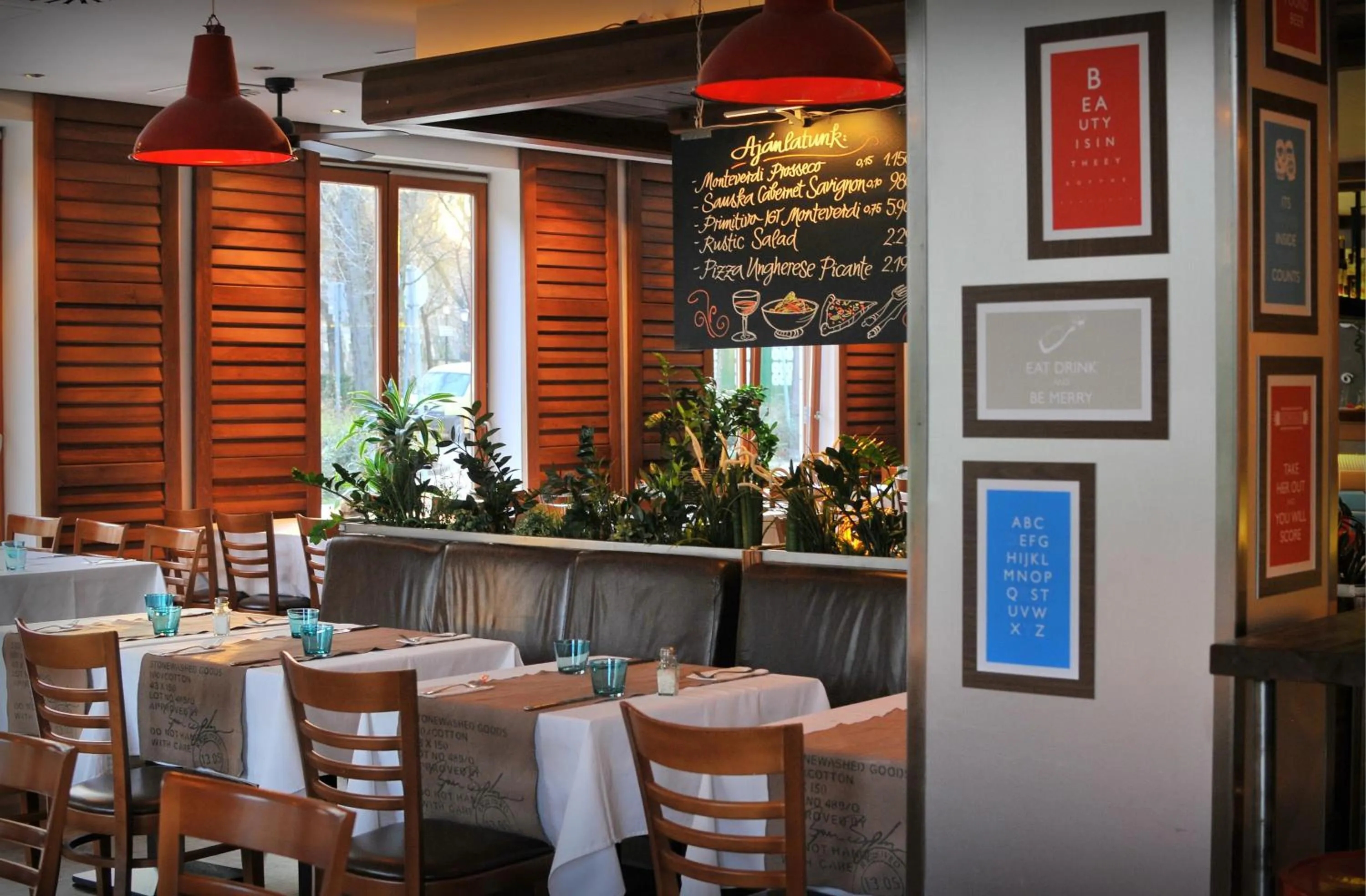 Restaurant/places to eat in Hotel Castle Garden