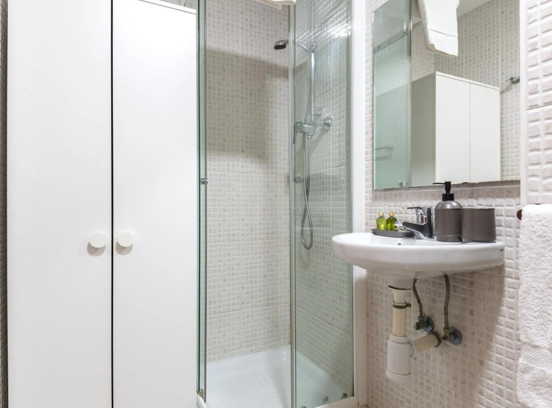 Shower in Picasso Suites