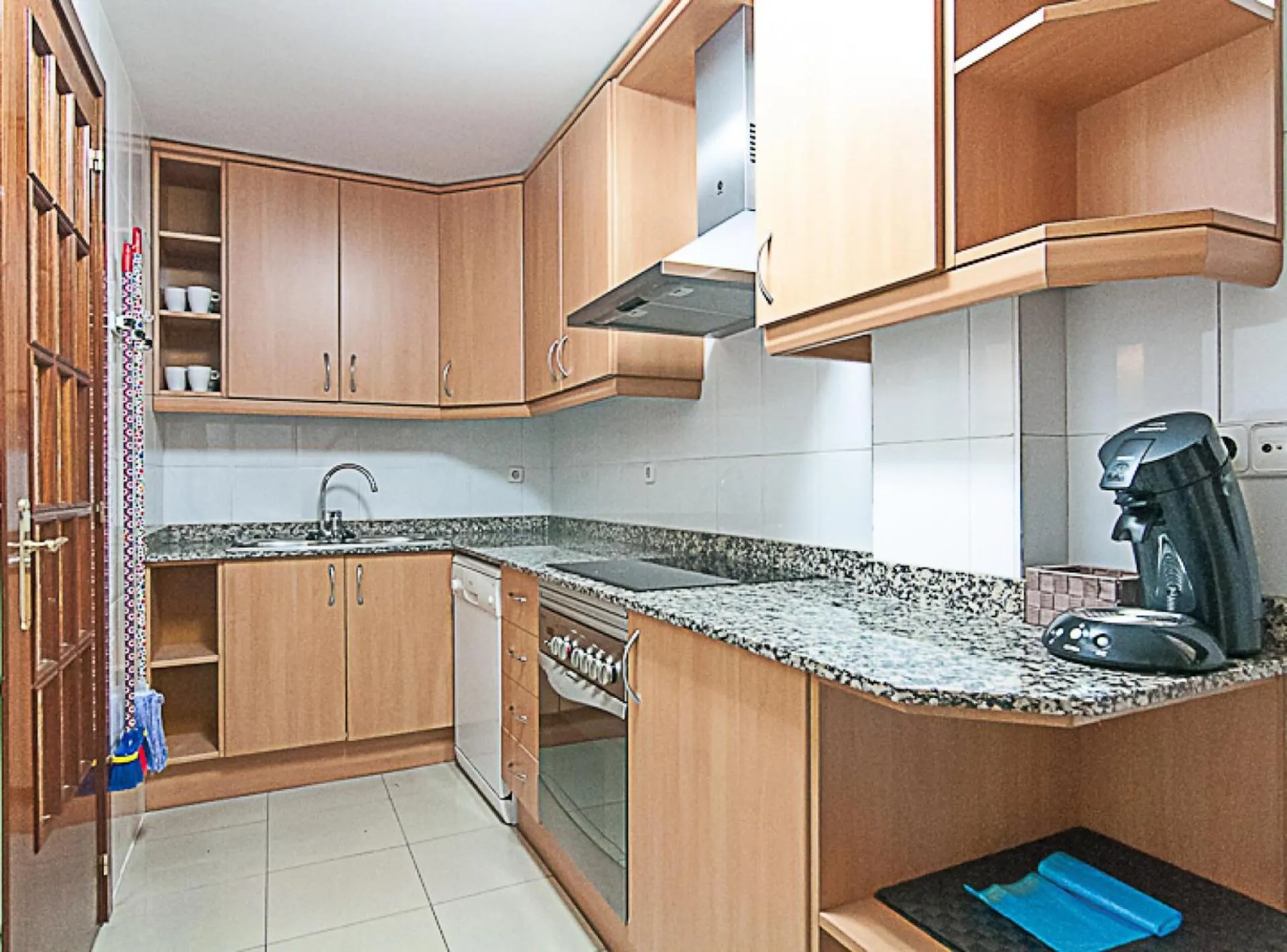 Kitchen or kitchenette in Picasso Suites