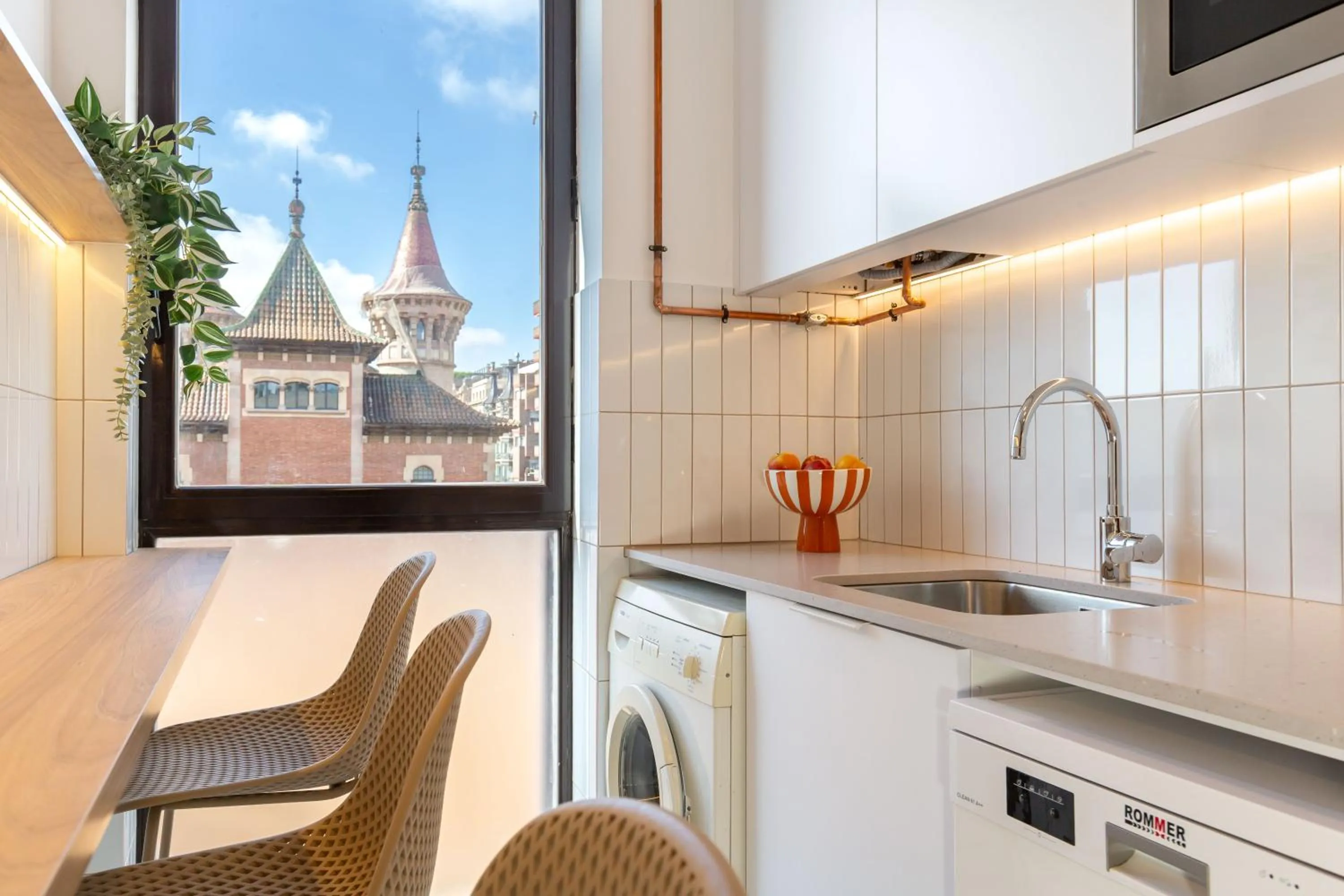 Kitchen or kitchenette in Picasso Suites
