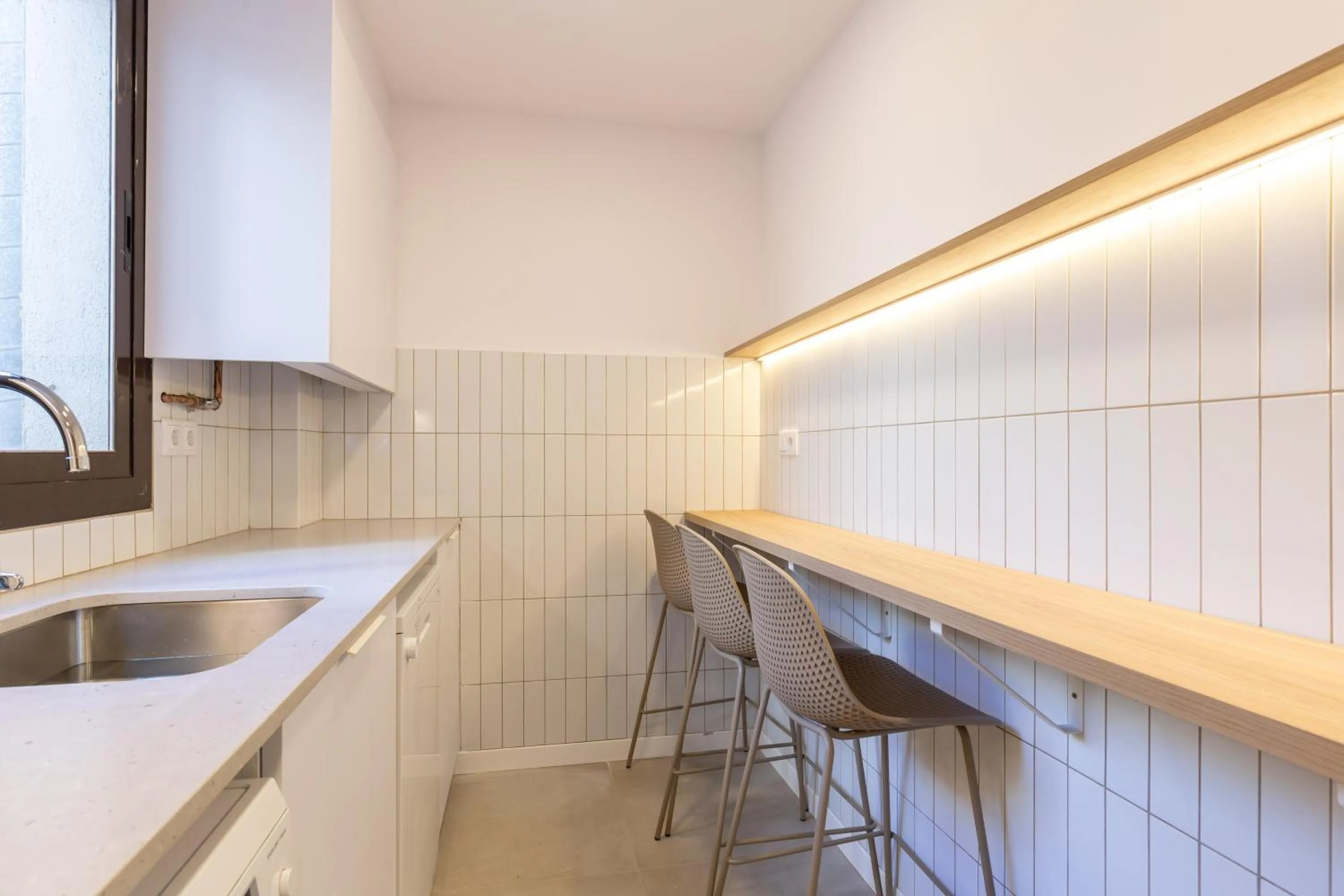 Kitchen or kitchenette in Picasso Suites