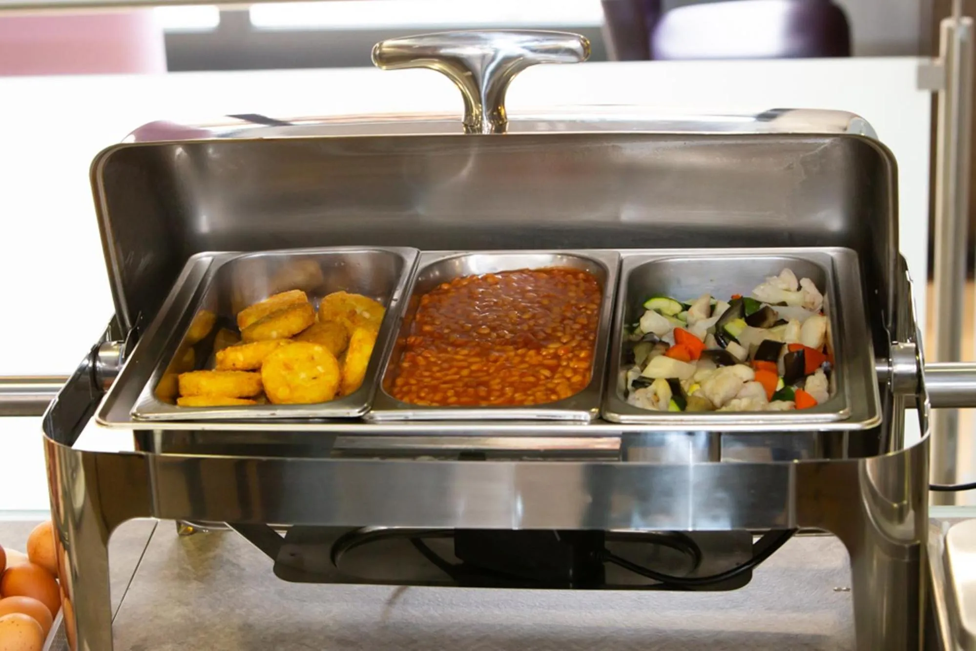 Restaurant/places to eat in Hotel Regnum Residence