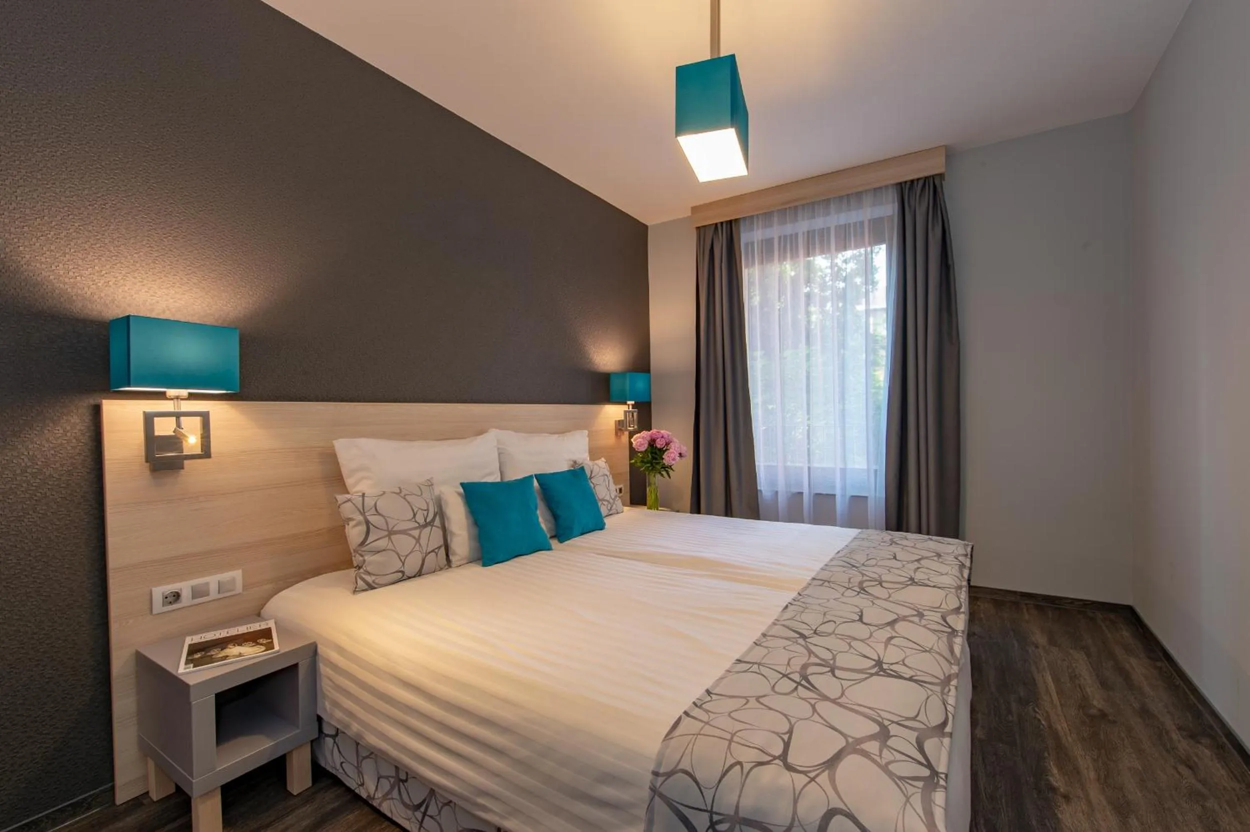 Coffee/tea facilities, Bed in Hotel Regnum Residence