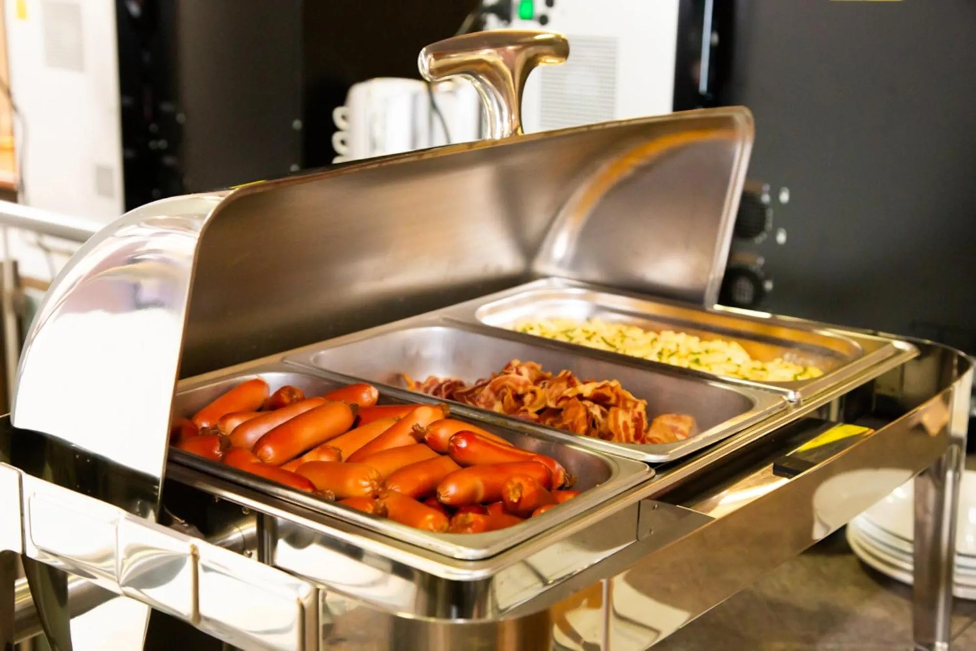 Restaurant/places to eat in Hotel Regnum Residence