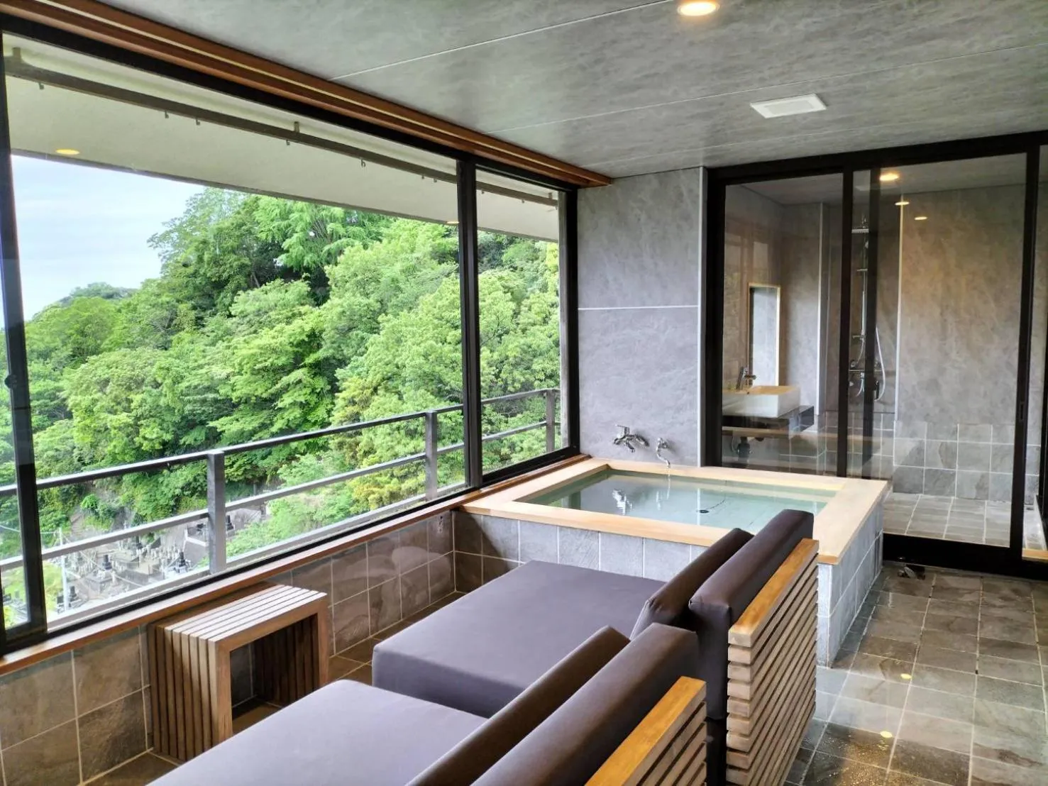 Sakahijiri gyokushoen