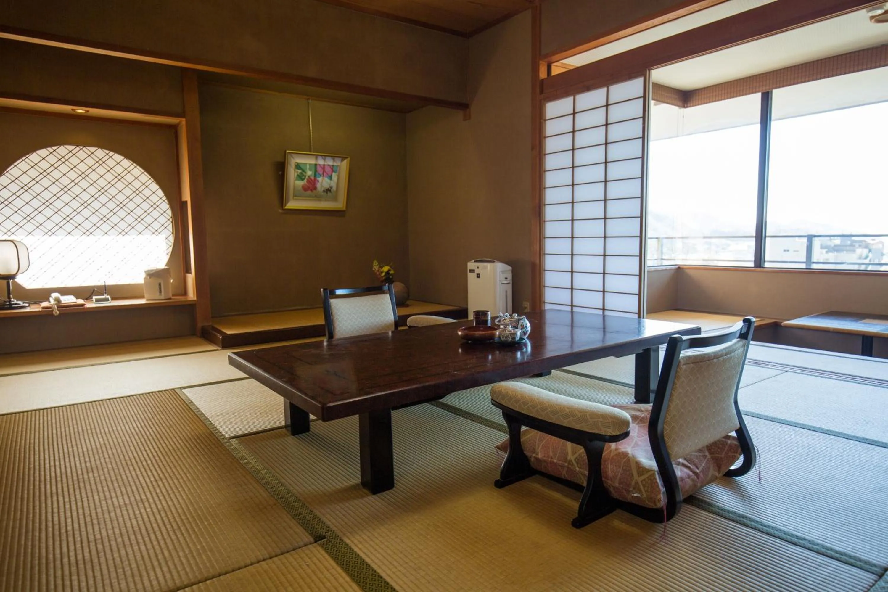 Photo of the whole room in Sakahijiri gyokushoen