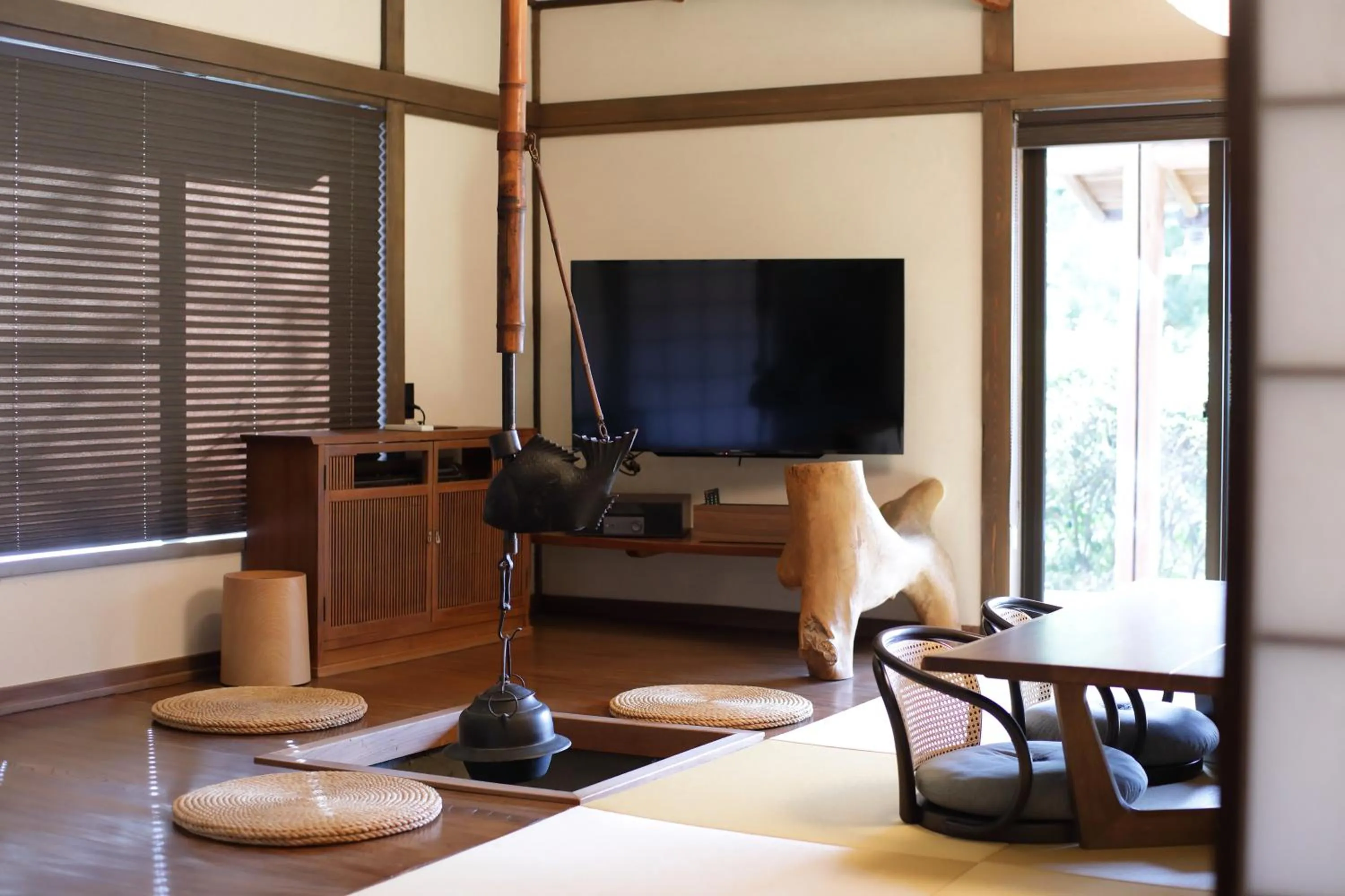 Photo of the whole room in Sakahijiri gyokushoen