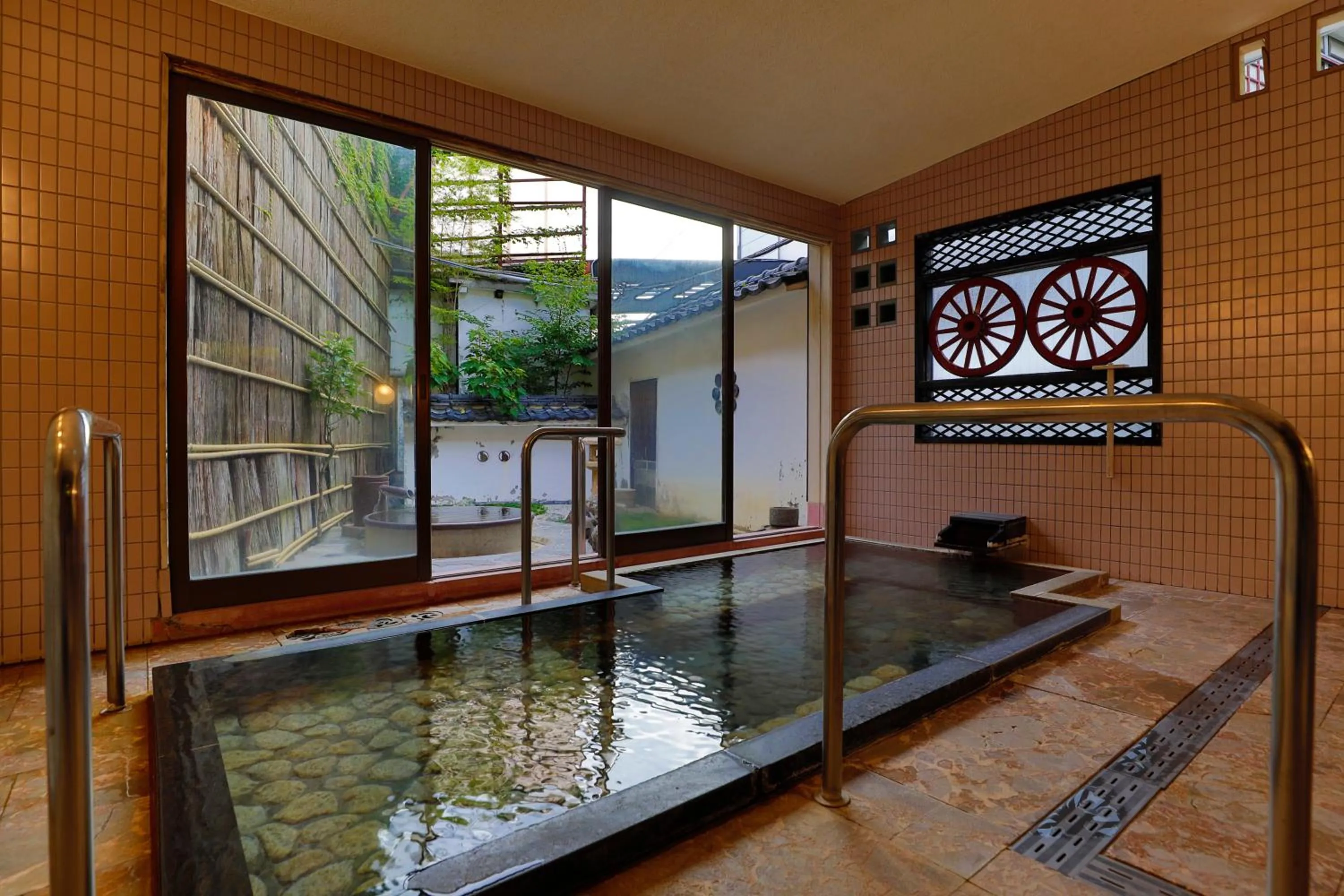 Hot Spring Bath in Sakahijiri gyokushoen