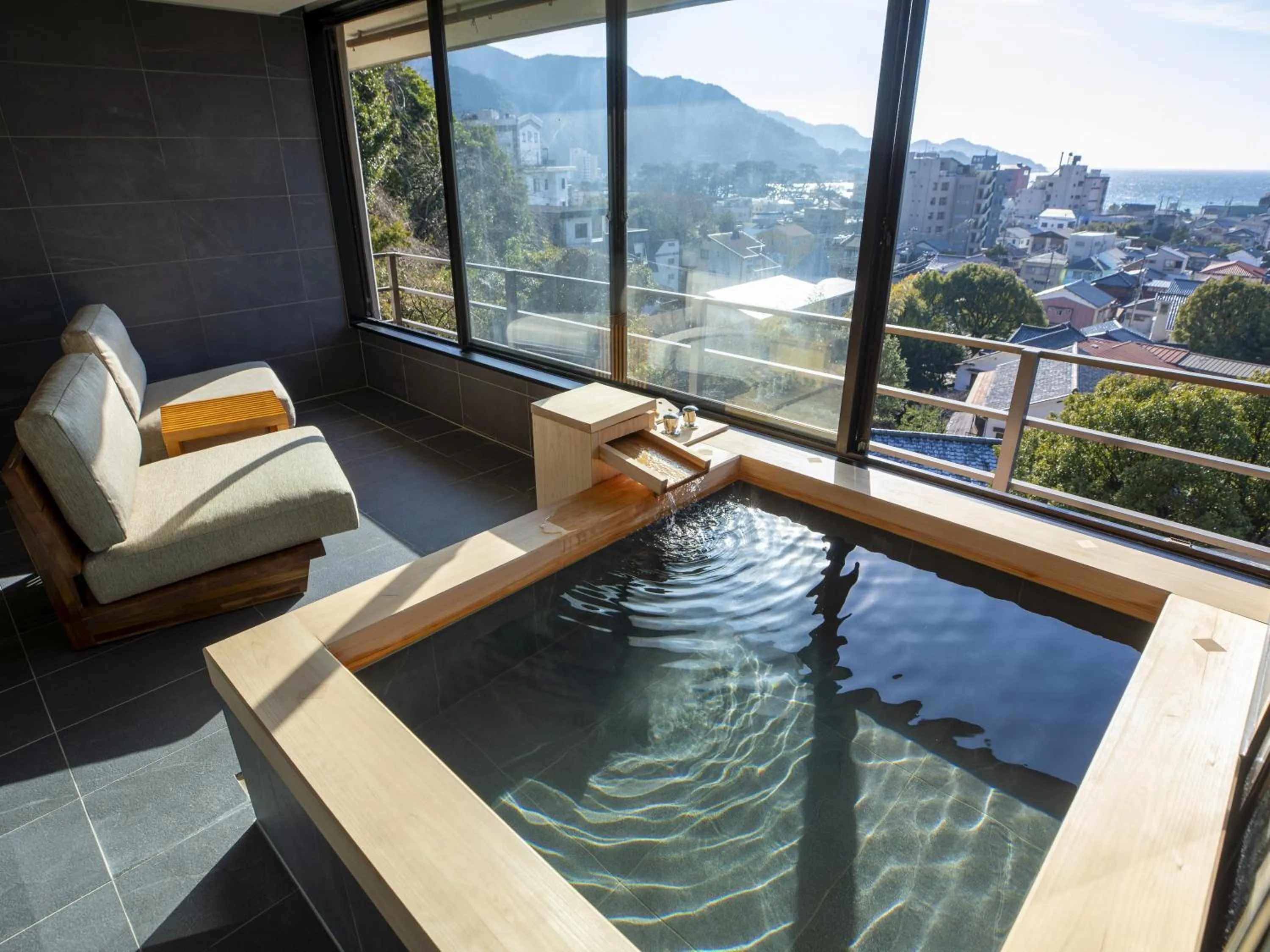 Sakahijiri gyokushoen