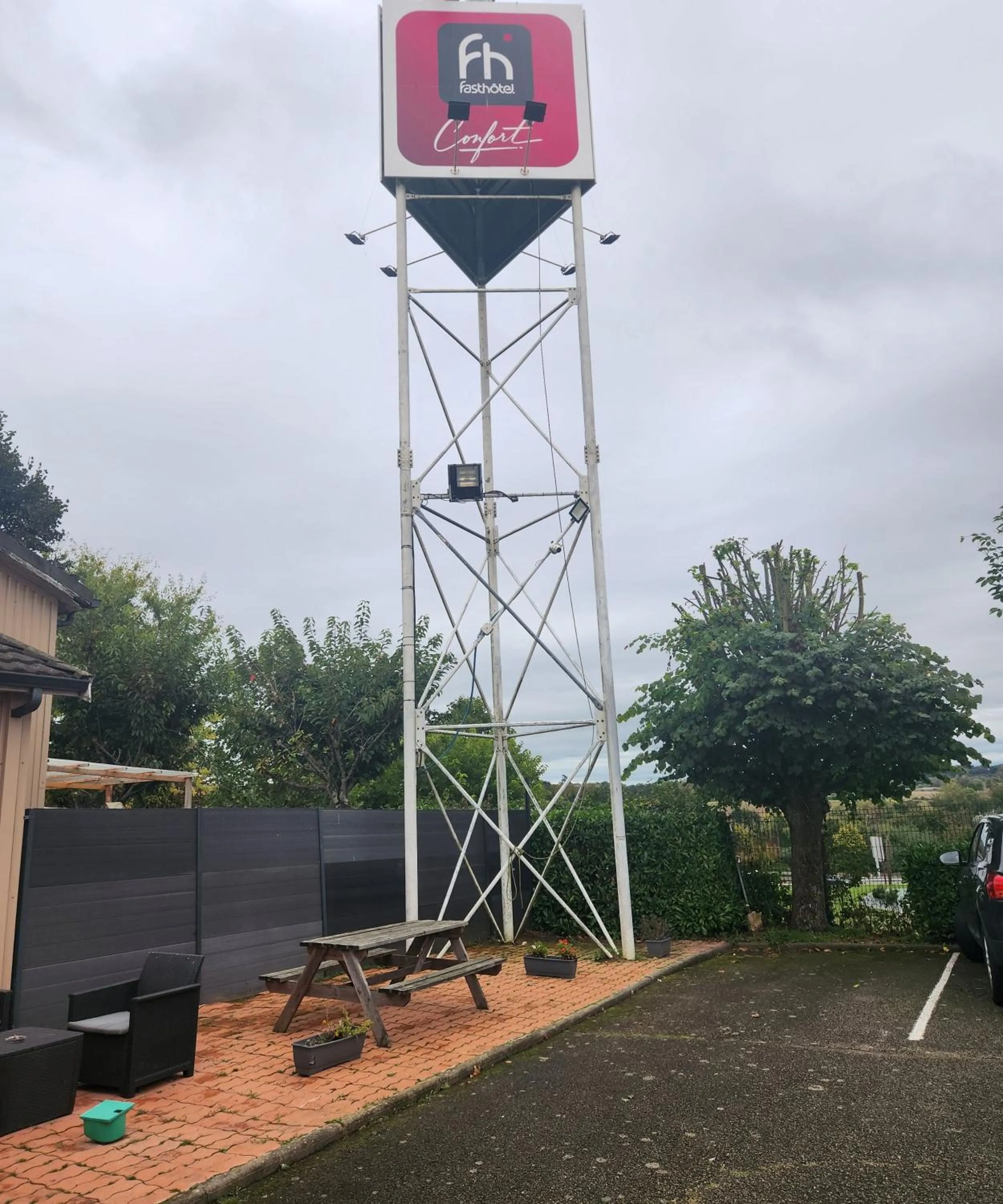 Street view in Fasthotel Le Mans Nord FH CONFORT