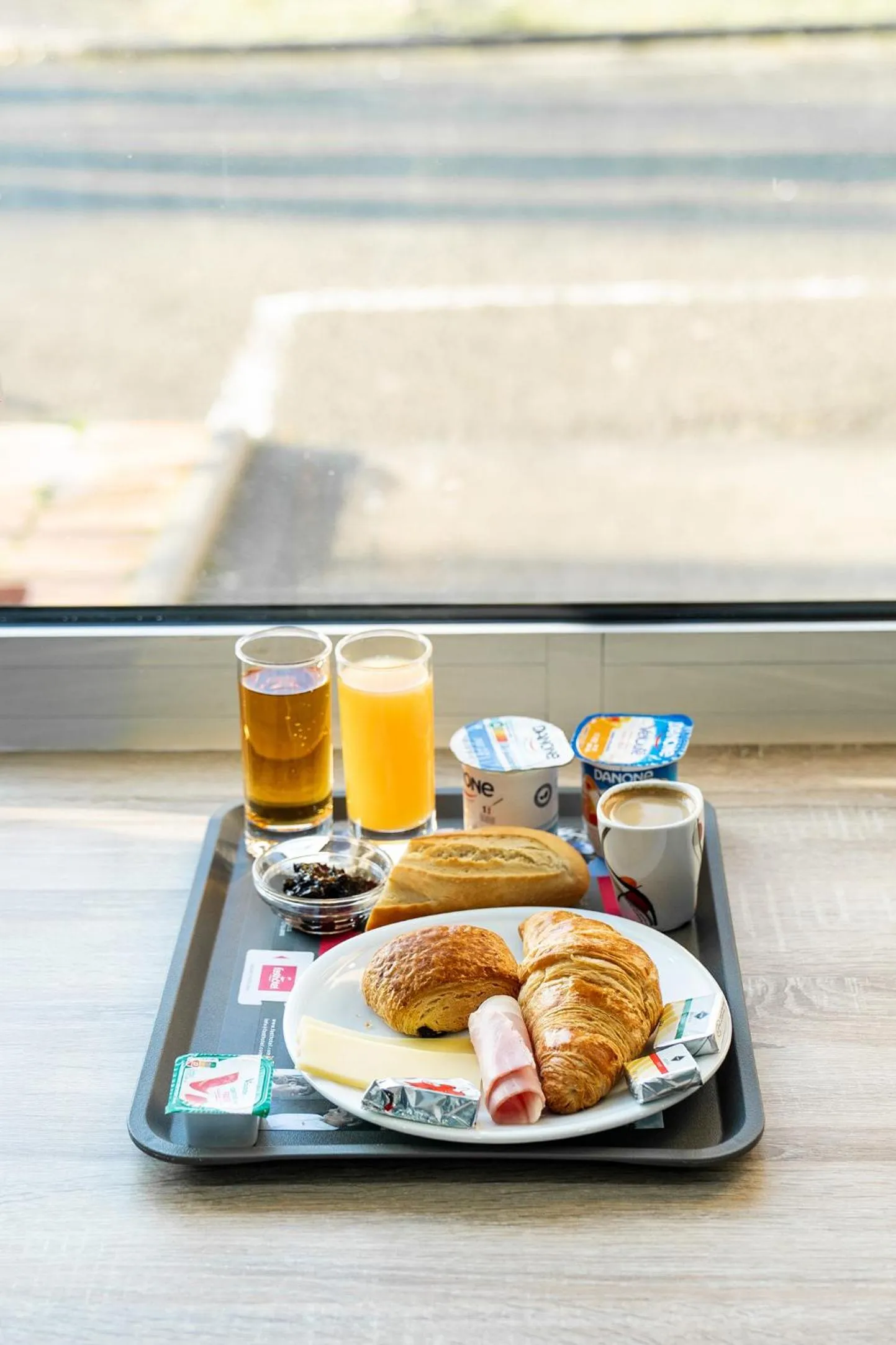 Breakfast in Fasthotel Le Mans Nord FH CONFORT