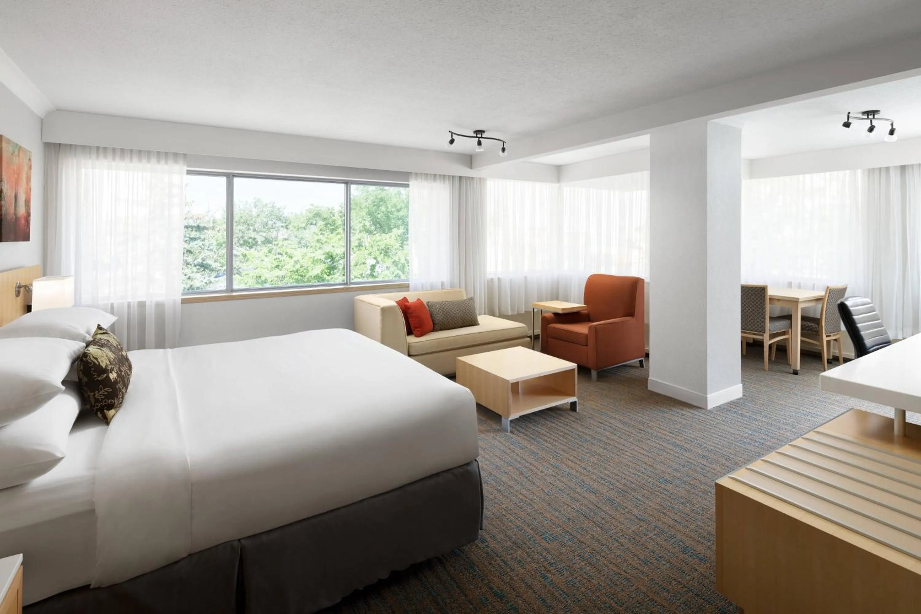 Photo of the whole room, Bed in Delta Hotels by Marriott Calgary South